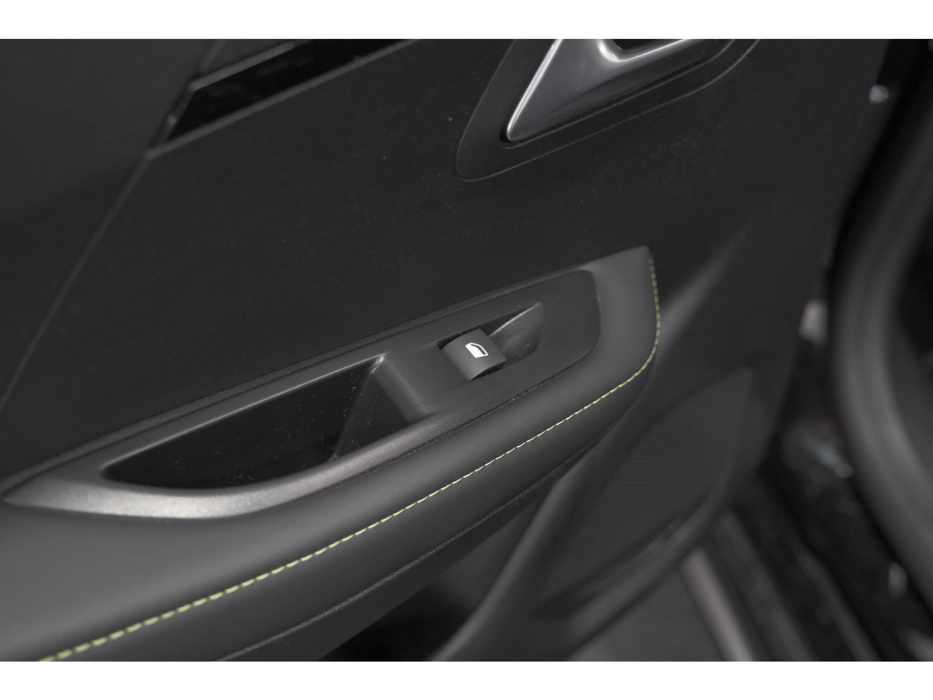 Peugeot 208 PureTech 130 EAT8 GT-Line | Camera | Adaptieve Cruise Control | Stoelverwarming | Navigatie