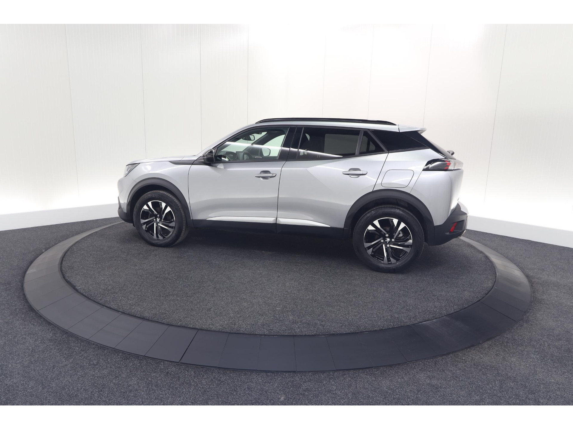 Peugeot 2008 PureTech 130 Allure Pack | Camera | Adaptieve Cruise Control | Apple Carplay | Stoelverwarming
