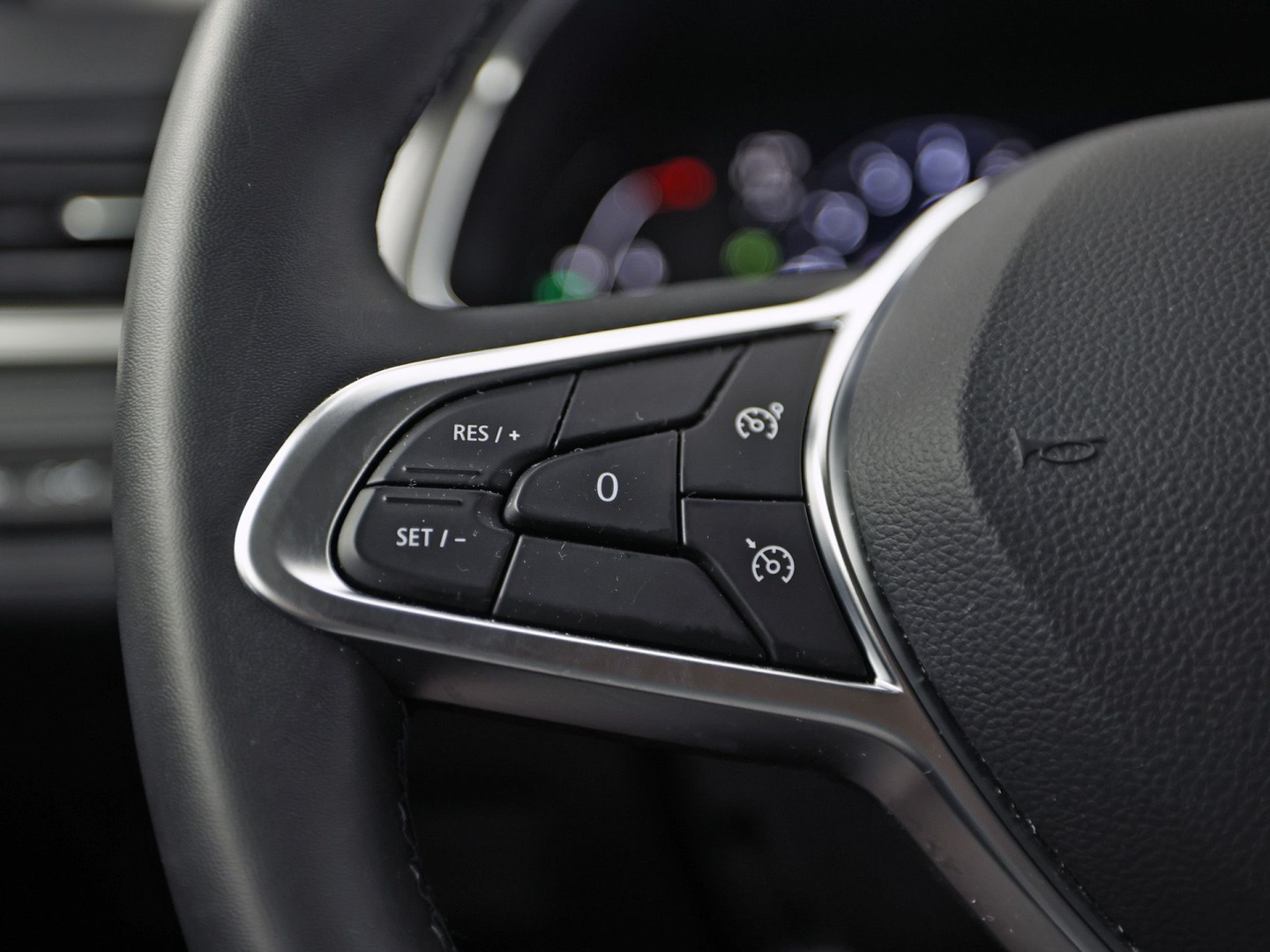 Renault Captur 1.3 TCe 140 Intens Sport 140Pk Automaat (VIRTUAL COCKPIT, APPLE CARPLAY, GROOT NAVI, CAMERA, CLIMATE, SPORTSTOELEN, LEDER, GETINT GLAS, CRUISE, NIEUWSTAAT)