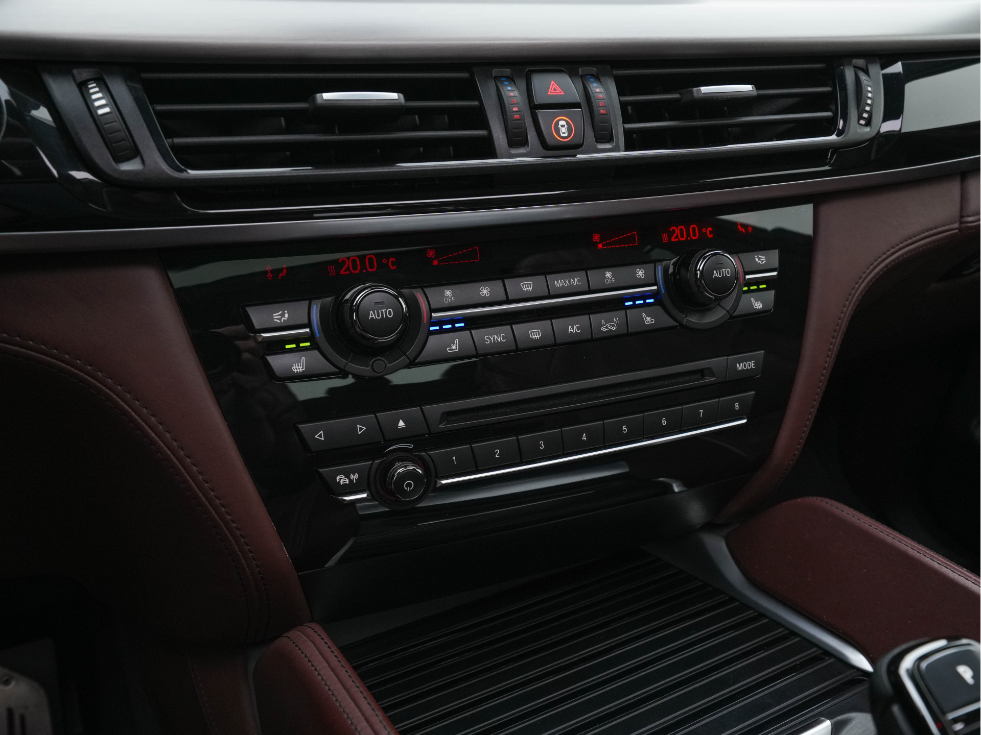 BMW X6 xDrive40d M-Sportpack High Executive Aut. *PANO | LUXURY-LEATHER | BANG/OLUFSEN-SURROUND | HEAD-UP | SOFT-CLOSE | FULL-LED | MEMORY-PACK | DIGI-COCKPIT | KEYLESS | CAMERA | NAVI-FULLMAP | HEATED-SPORTSEATS | 21"ALU*