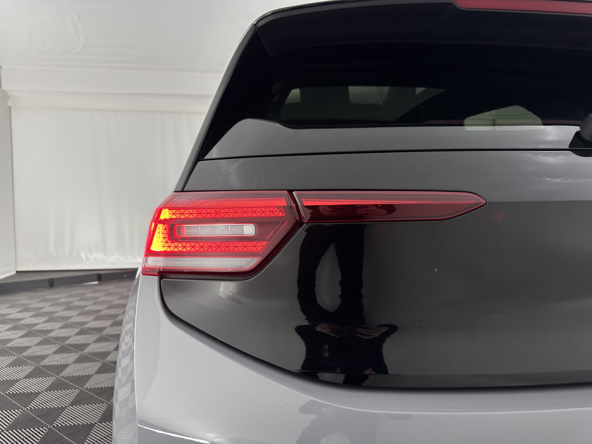 Volkswagen ID.3 First Max 58 kWh [ 3-Fase-11kW ] {SOH-92%} (INCL-BTW) *PANO | HEAD-UP | ADAPTIVE-CRUISE | FULL-LED | BLINDSPOT | CAMERA | KEYLESS | MICROFIBRE | AMBIENTLIGHT | NAVI-FULLMAP | DAB+ | ECC | HEATED-SPORTSEATS | DIGI-COCKPIT | 20"ALU*