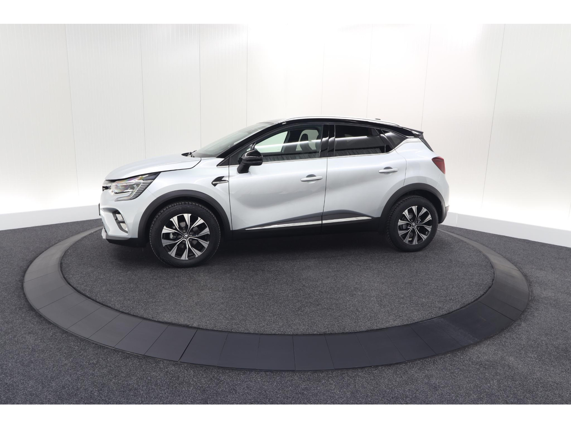 Renault Captur Mild Hybrid 140 EDC Techno | Camera | 9.3 Inch Scherm | Apple Carplay | Parkeersensoren | Allseason Banden | Stoelverwarming