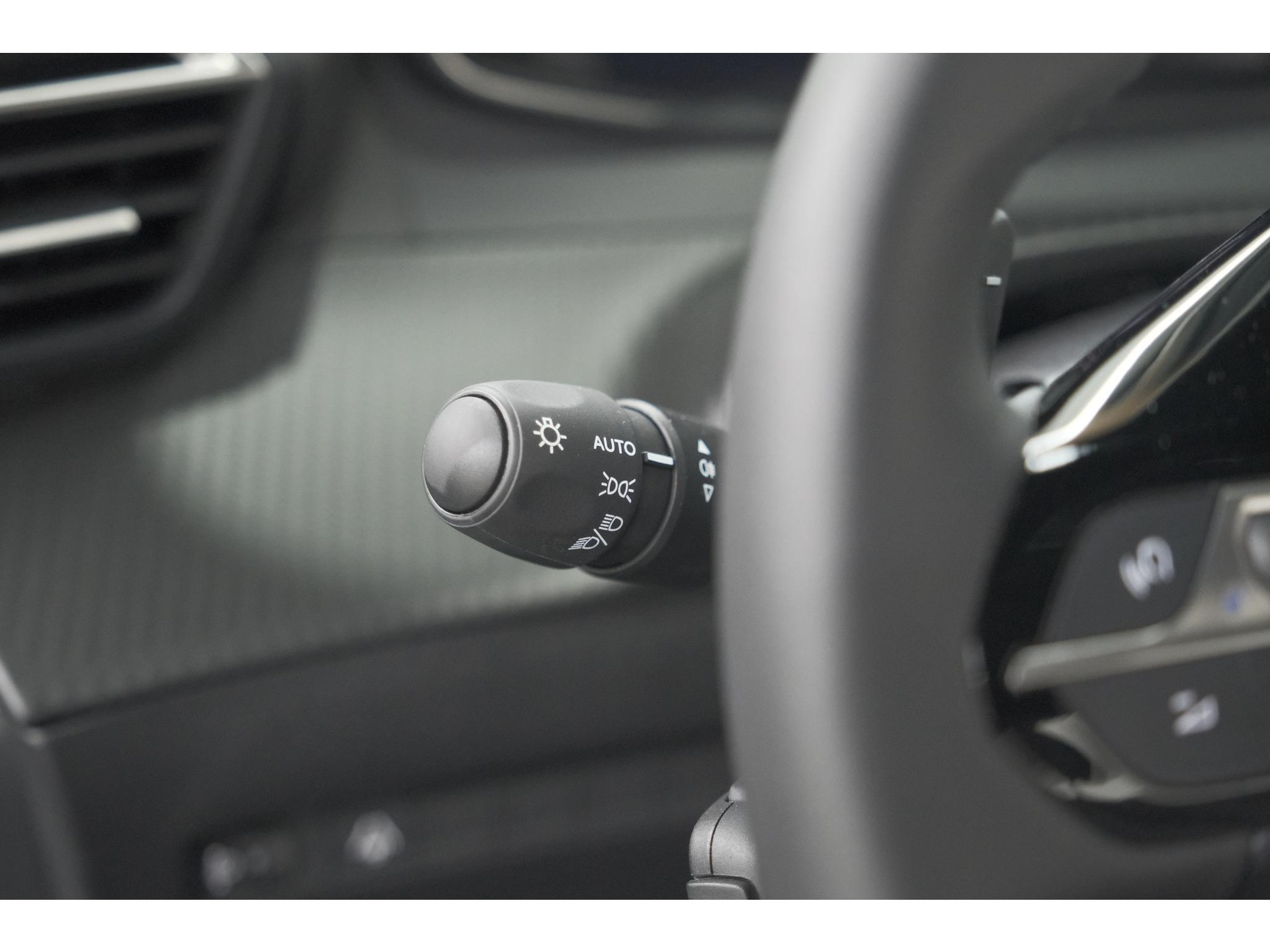 Peugeot 2008 1.2 Hybrid 145 Allure | 360 Camera | Adaptieve Cruise Control | Dodehoekdetectie | Apple Carplay