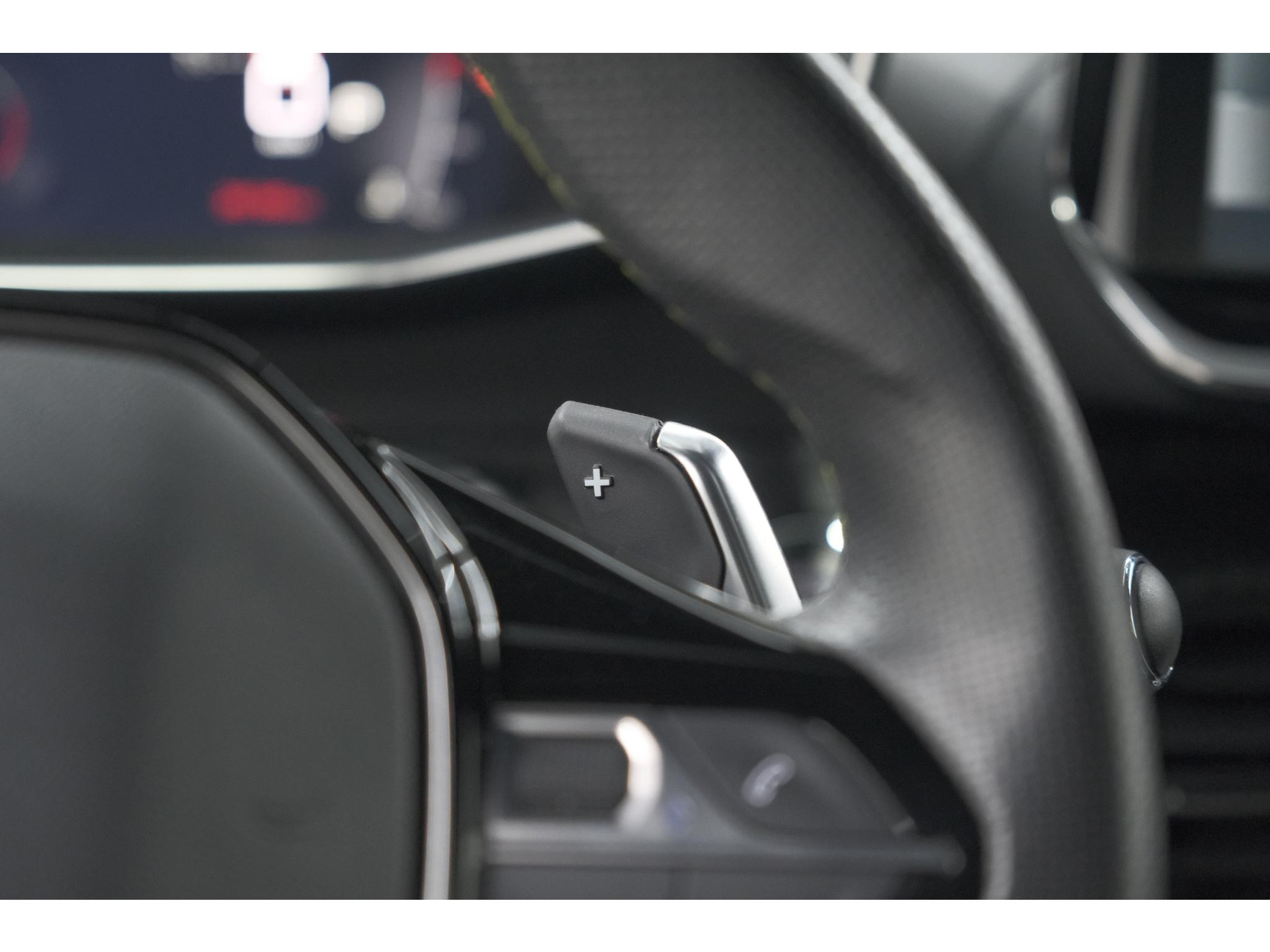 Peugeot 208 PureTech 100 EAT8 GT | Camera | Dodehoekdetectie | Navigatie | Apple Carplay