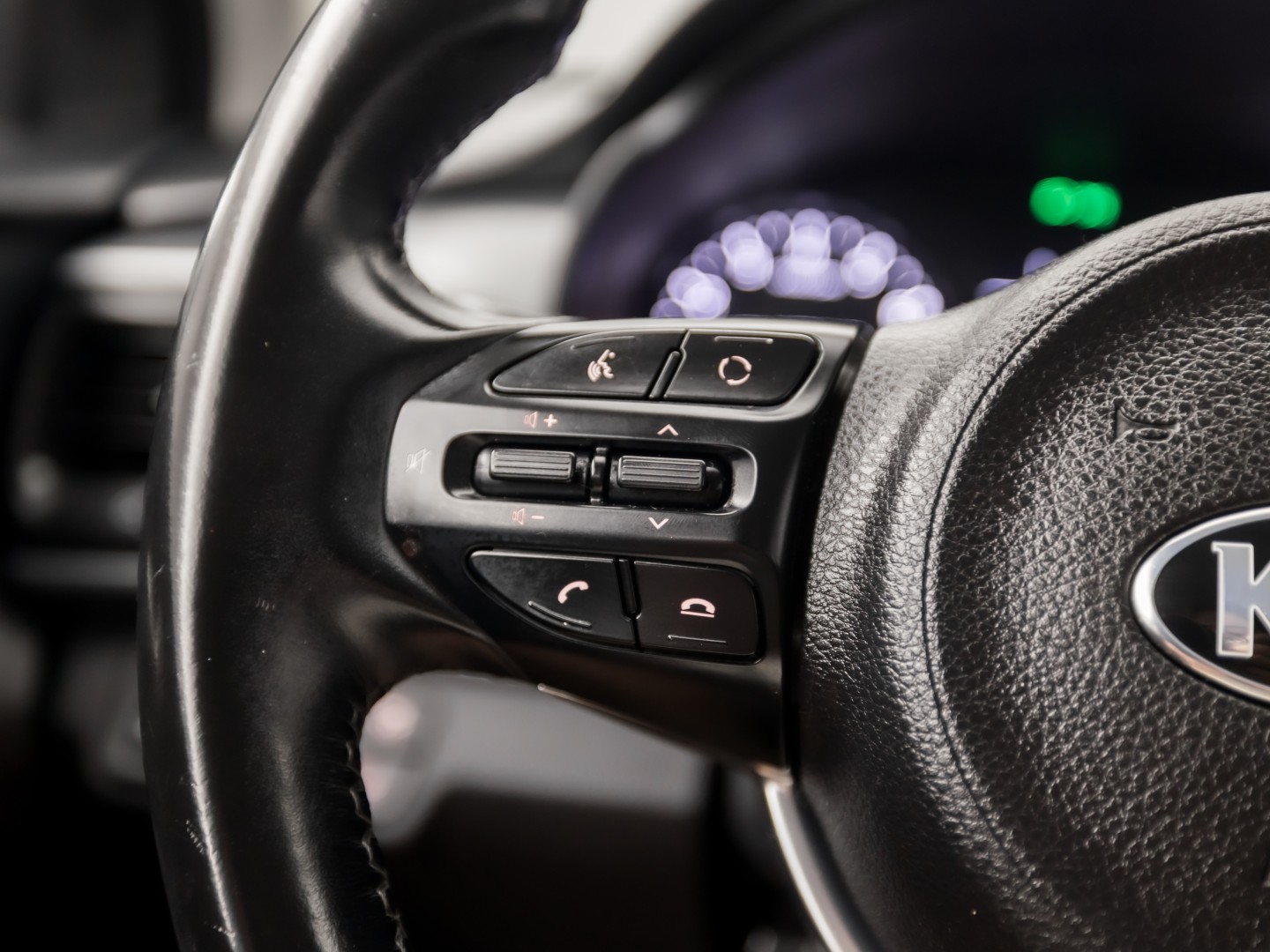 Kia Stonic 1.2 Navigator Sport (APPLE CARPLAY, NAVIGATIE, CAMERA, LM VELGEN, SPORTSTOELEN, PARKEERSENSOREN, ELEK RAMEN, NIEUWSTAAT)