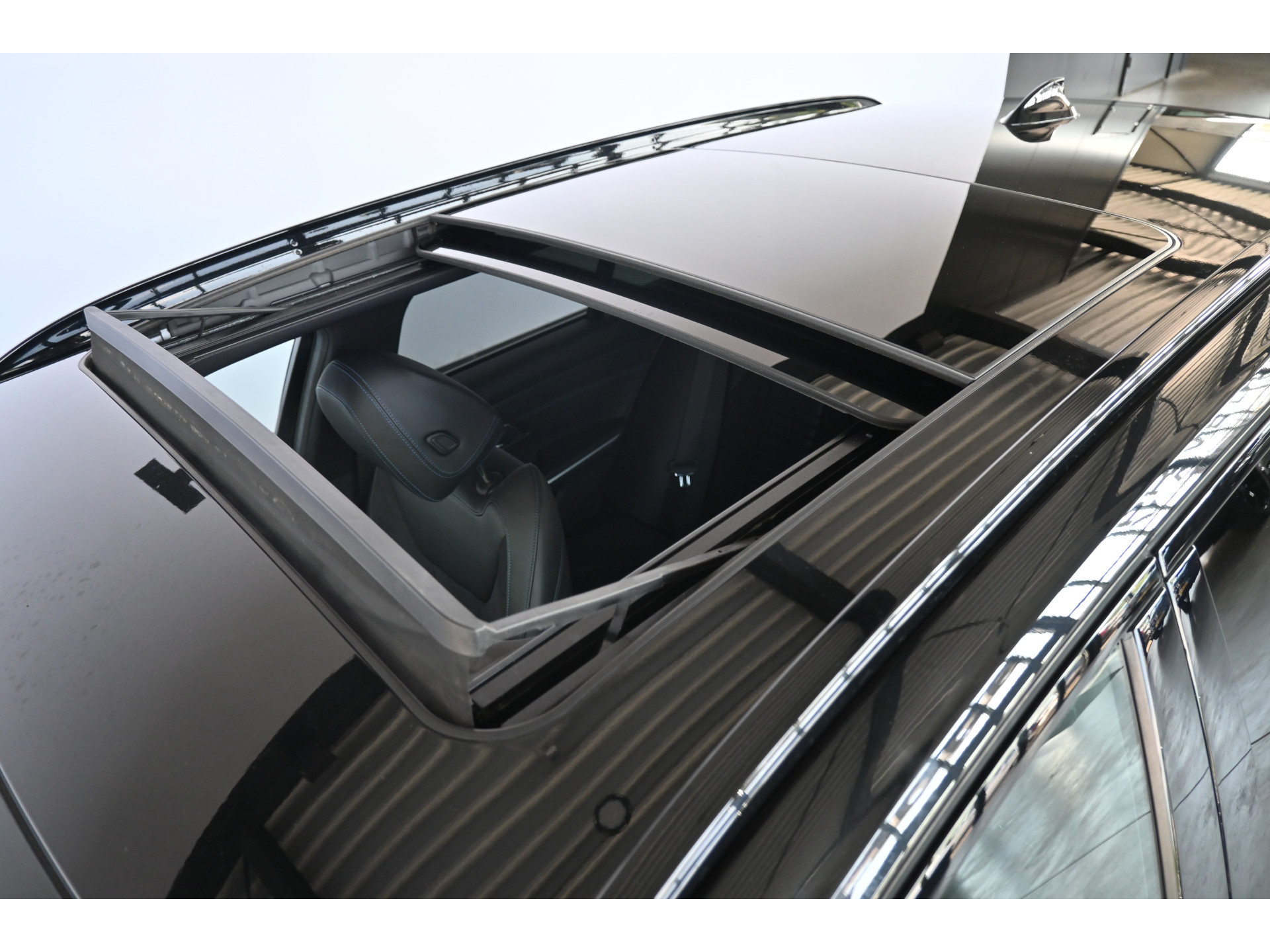 BMW 3-serie Touring 320i Automaat Business Edition Plus M-Pakket Navigatie LED Panoramadak Goed Onderhouden! Inruil Mogelijk!