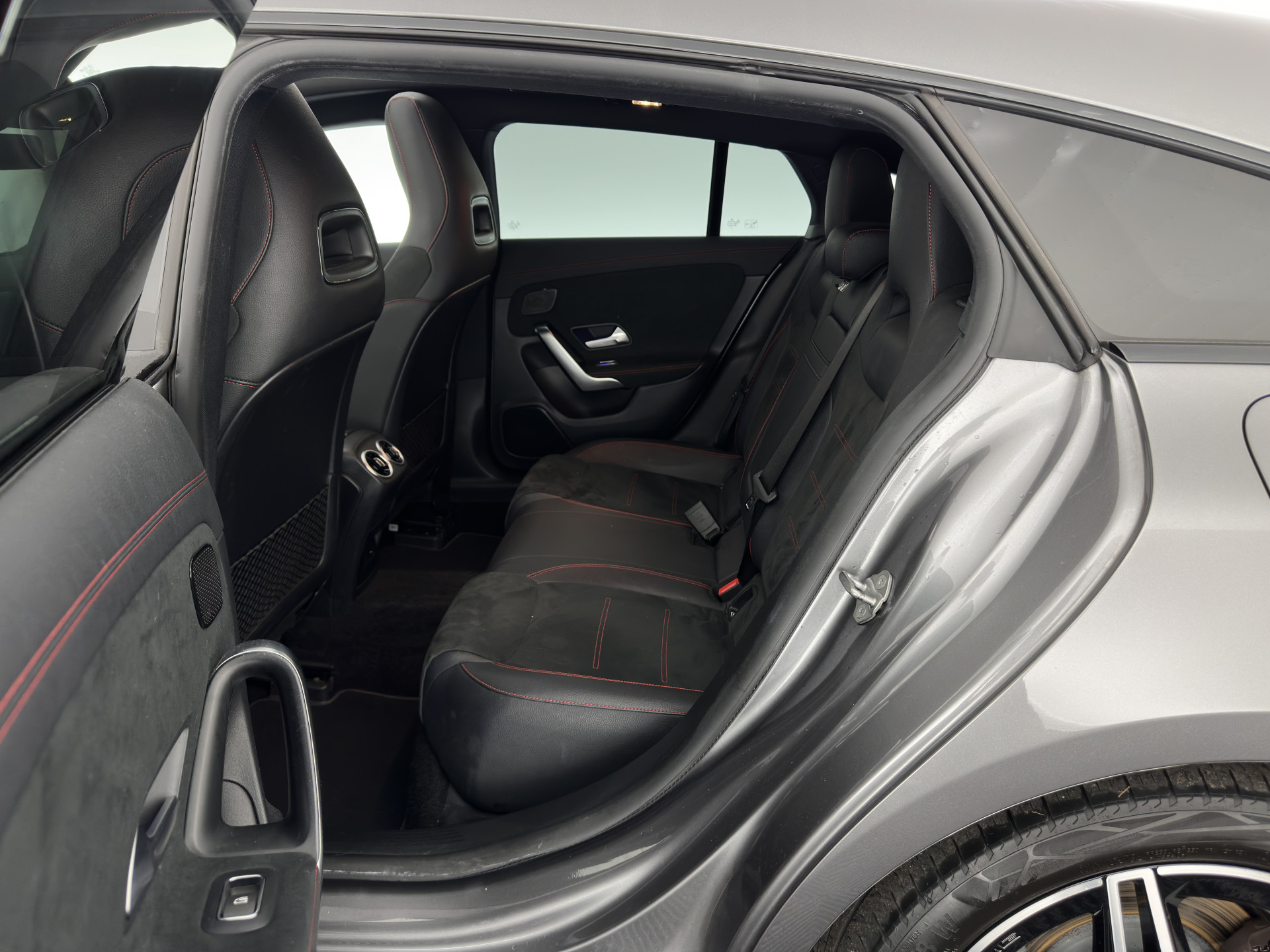 Mercedes-Benz CLA-klasse Shooting Brake 250 e Business Solution AMG Limited (INCL.BTW) *PANO | LEATHER-MICROFIBRE | MULTIBEAM-LED | AMBIENT-LIGT | BLIND-SPOT | HEATED-SPORTSEATS | WIDE-SCREEN-DIGICOCKPIT | DAB+ | NAVI-FULLMAP | CAMERA | PRIVACY-GLASS |  1