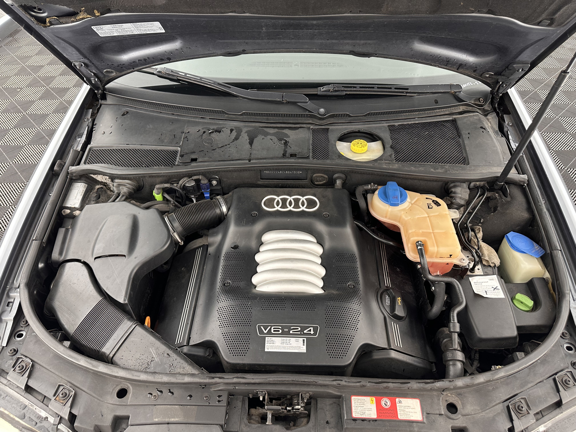 Audi A6 Limousine 2.4 MT  [ GEARBOX-PROBLEM ] Aut. *LUXURY-LEATHER | ECC | PDC | CRUISE | RADIO-CD | COMFORT-SEATS | 17"ALU*