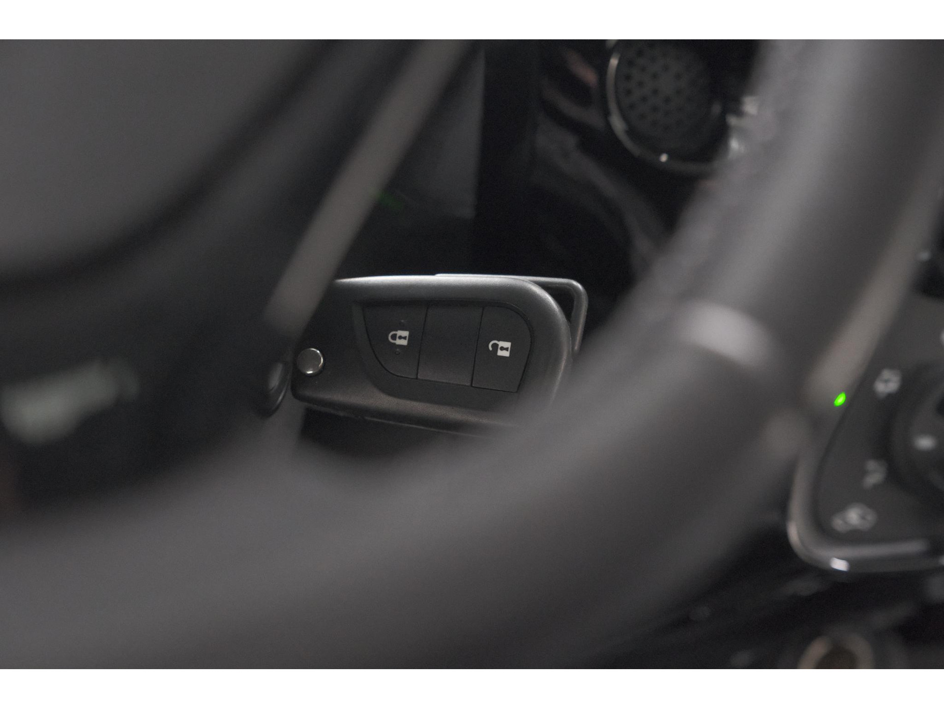 Citroen C1 1.0 VTi Shine | Automaat | Stoelverwarming | Camera | Lederen bekleding