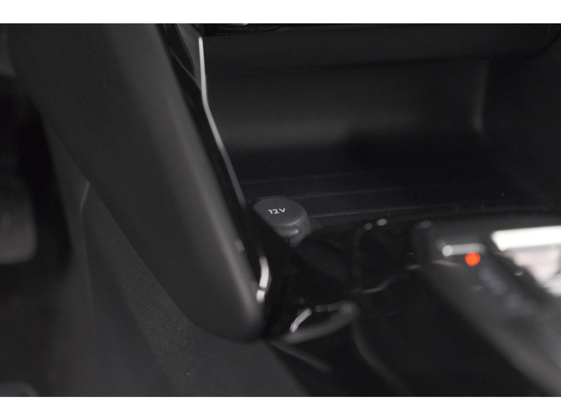 Peugeot 2008 1.2 Hybrid 145 Allure | 360 Camera | Adaptieve Cruise Control | Dodehoekdetectie | Apple Carplay