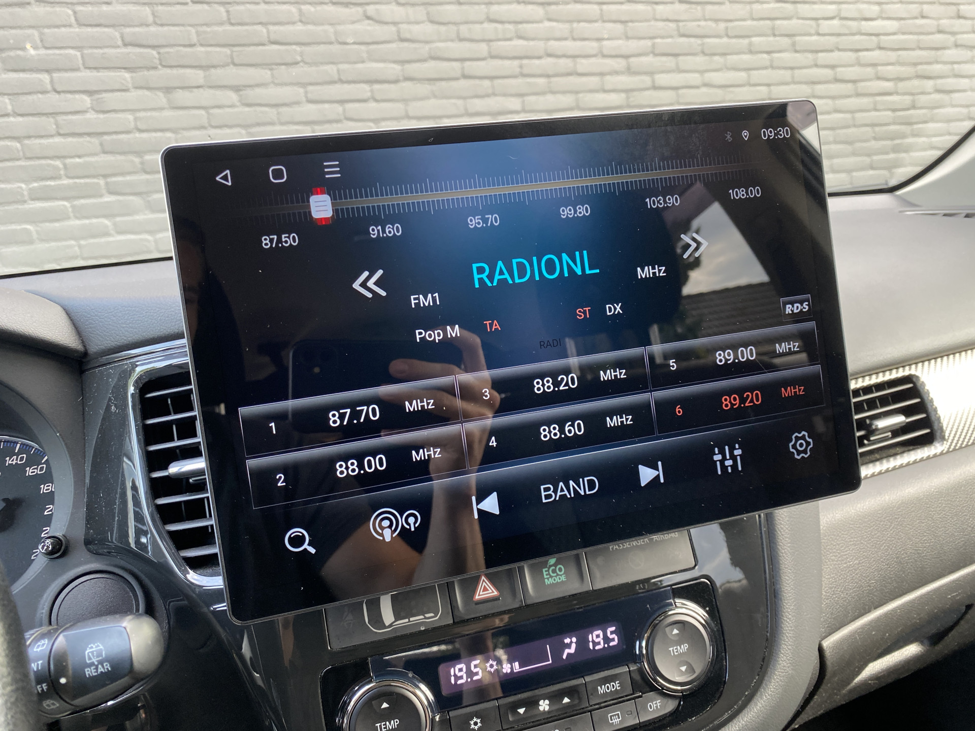 Mitsubishi Outlander 2.0 Intense 150 pk AUT. | dealer onderh. | lichtmetaal 18 inch | trekhaak | cruise control | apple carplay - android