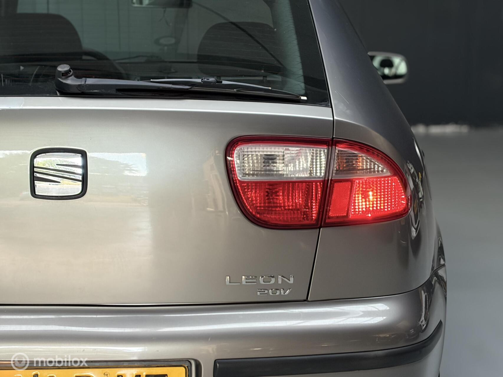 SEAT Leon 1.8-20V Signo | Automaat | Airco | NAP | 5-Deurs