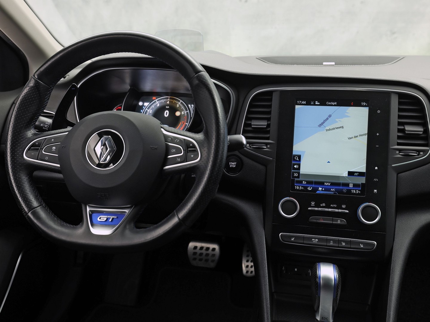 Renault Mégane Estate 1.6 TCe GT 205Pk Automaat (VIRTUAL COCKPIT, GROOT NAVI, KUIPSTOELEN, HEAD-UP DISPLAY, CAMERA, ADAPTIVE CRUISE, BOSE, STOELVERWARMING, NIEUWSTAAT)