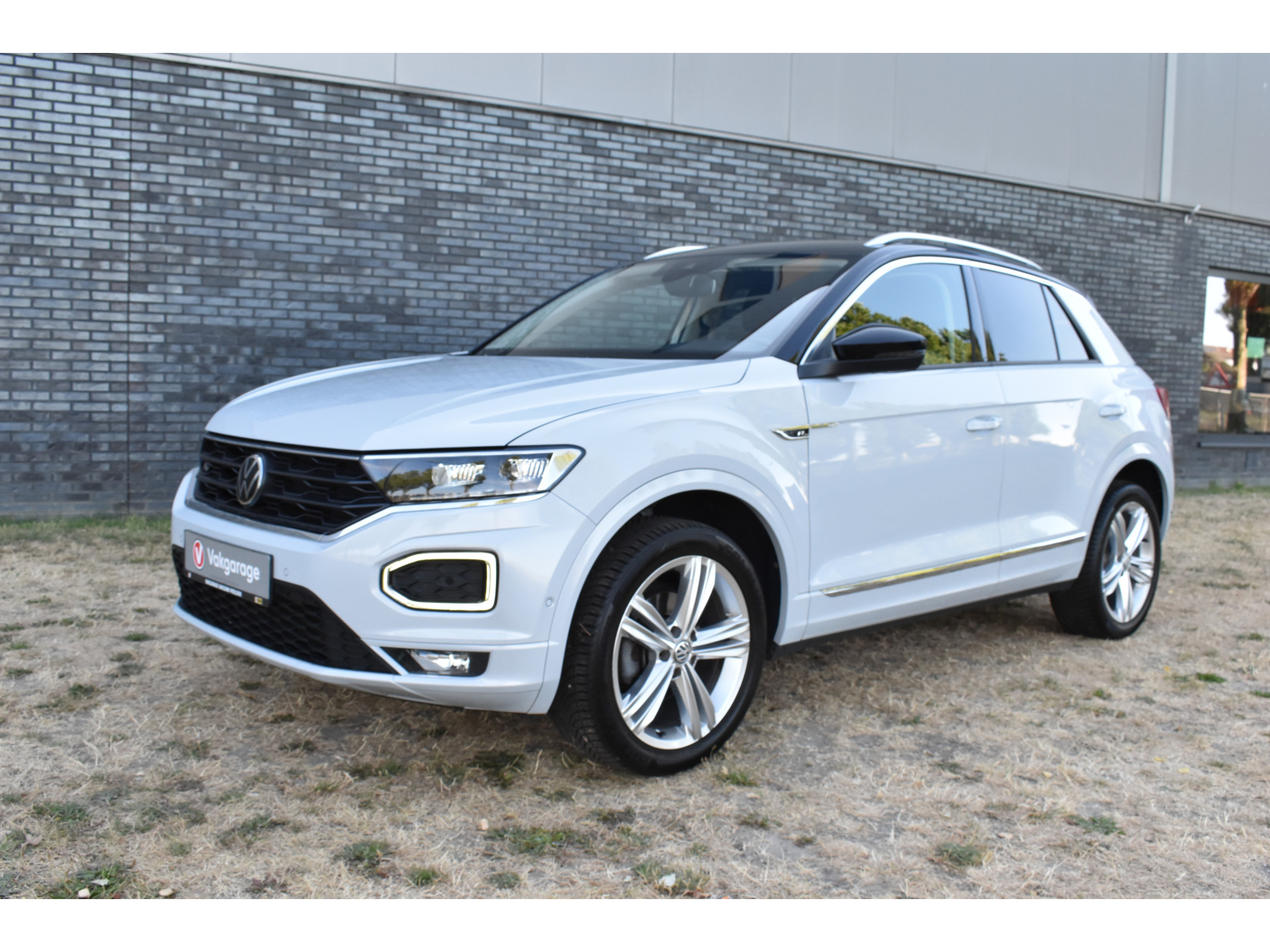 Volkswagen T-Roc 1.5 TSI Sport Business R Carplay Automaat R-line Zwart dak