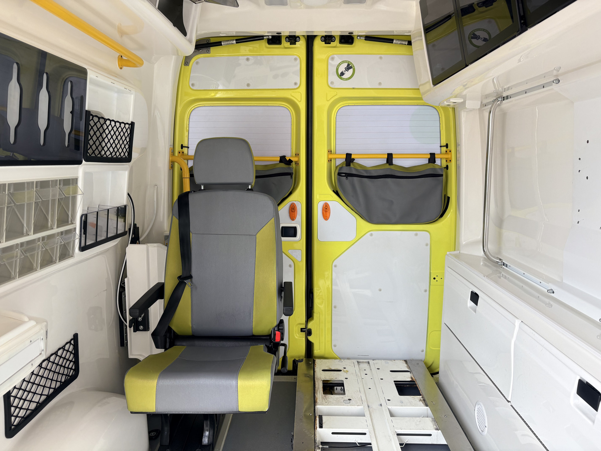 Volkswagen Crafter 2.0 TDI 177PK Ambulance L3H3 Automaat ACC Climate Control Stroompunten Laadruimte Parkeersensoren