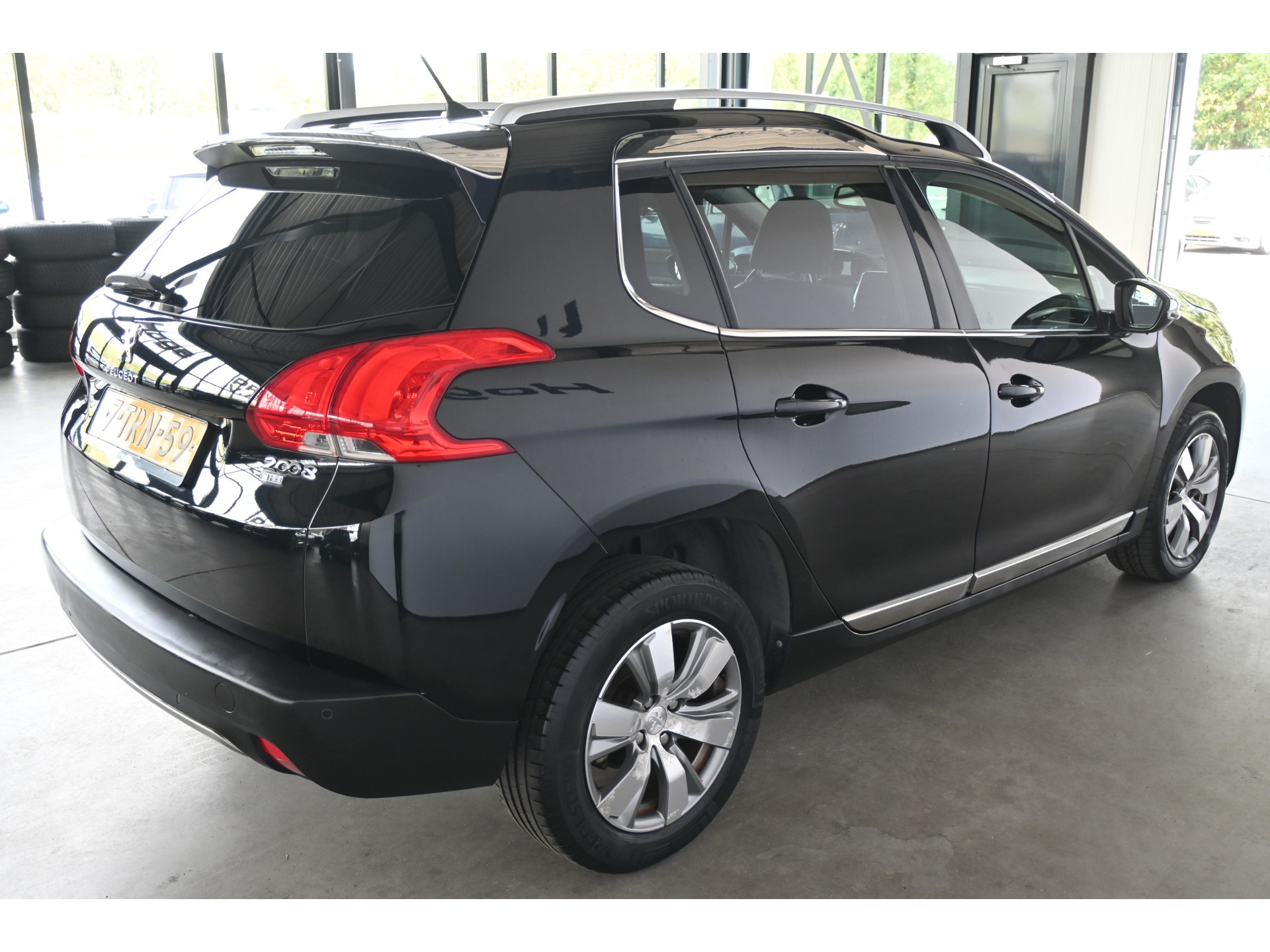Peugeot 2008 1.6 e-HDi Blue Lease Executive Nap! Clima Navigatie Cruise control Lichtmetaal 100% Onderhouden! Inruil Mogelijk!