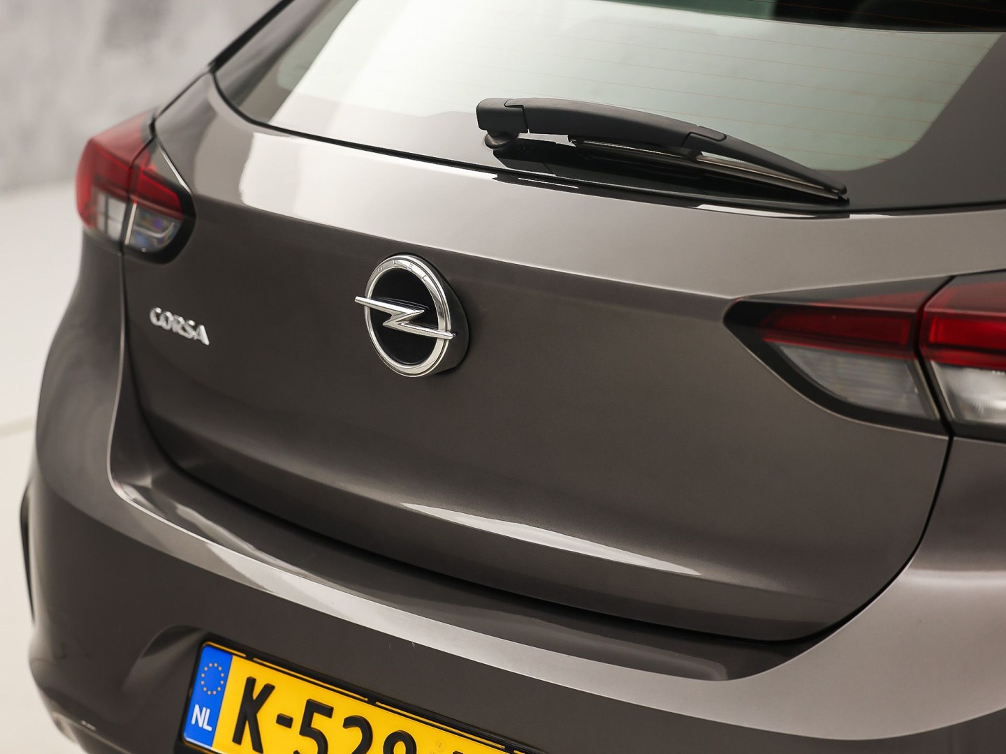Opel Corsa 1.2 Sport (APPLE CARPLAY, GROOT NAVI, LANE ASSIST, SPORTSTOELEN, CRUISE, NIEUWSTAAT)