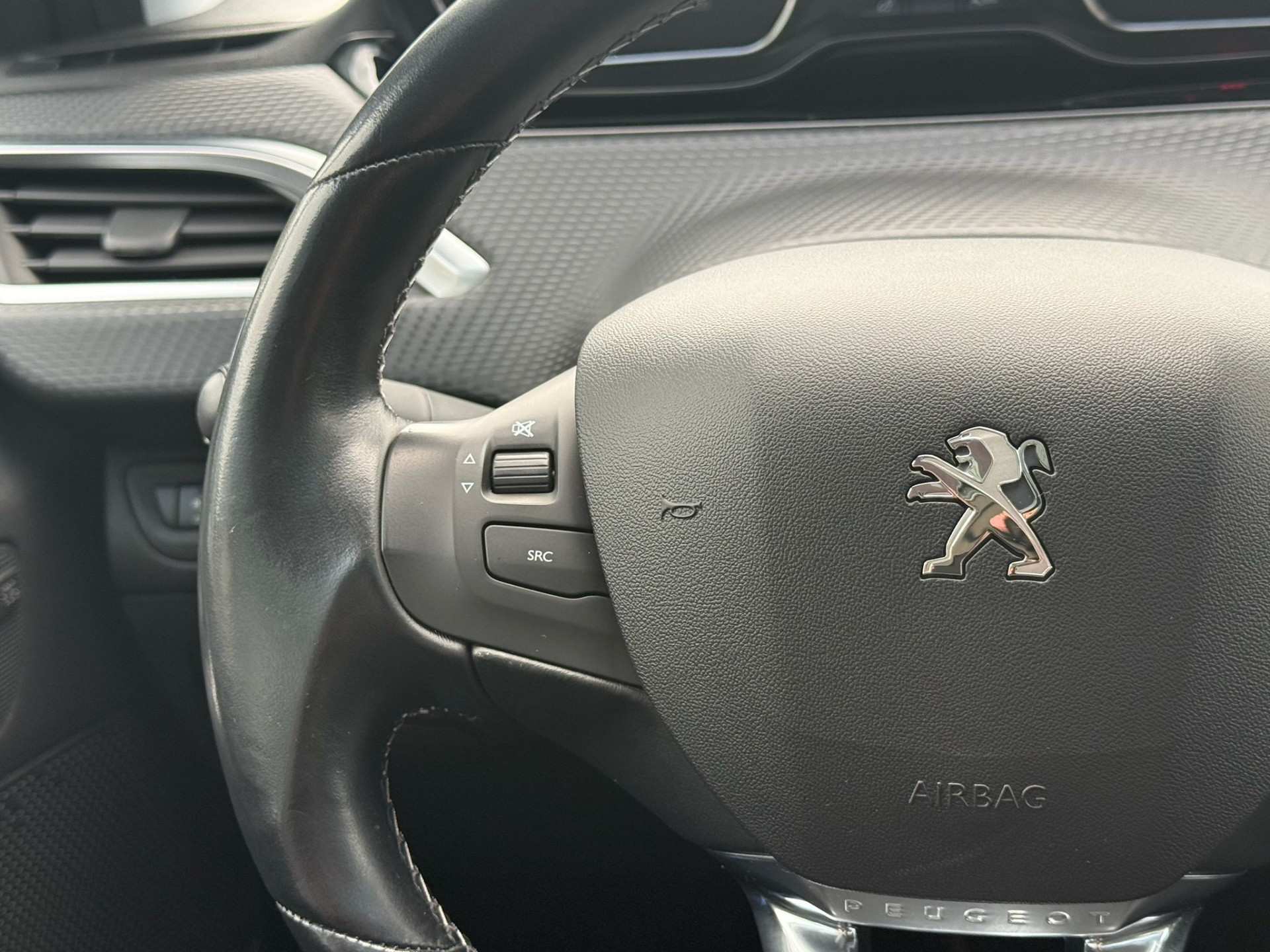 Peugeot 208 1.2 110PK Allure | 2E EIGENAAR | 3/6/12MND GARANTIE | PANO | DAB | CARPLAY | NAVI | CRUISE | JBL | AIRCO | TREKHAAK | MAT |