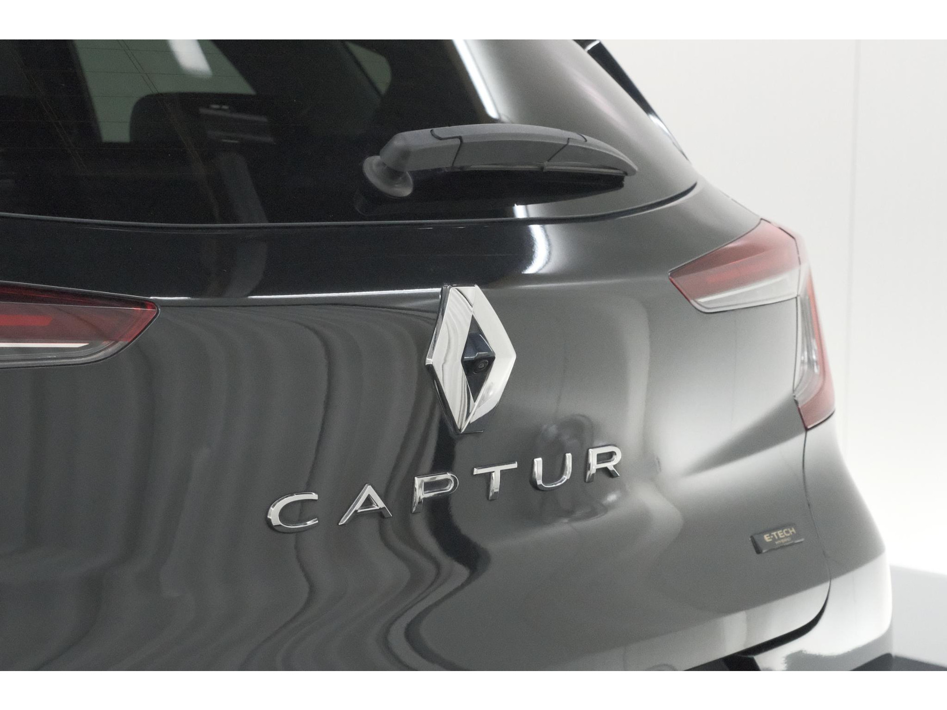 Renault Captur 1.6 E-Tech full hybrid 145 techno | Panoramadak | Camera | Adaptieve Cruise Control | 9.3 Inch Groot Scherm
