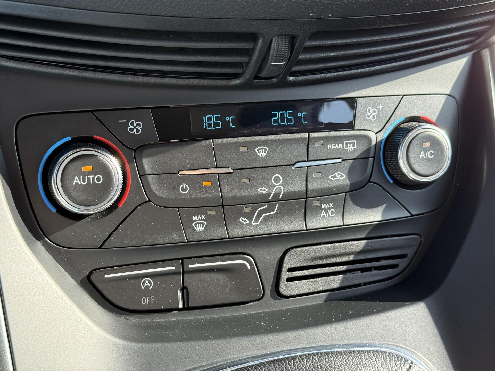 Ford Kuga 1.5 EcoBoost Trend Ultimate 2e Eigenaar,Navi,Dealer Onderhouden,Clima,Cruise,Apple Carplay/Android Auto,Pdc,6 Bak,120pkApk tot 07-2027