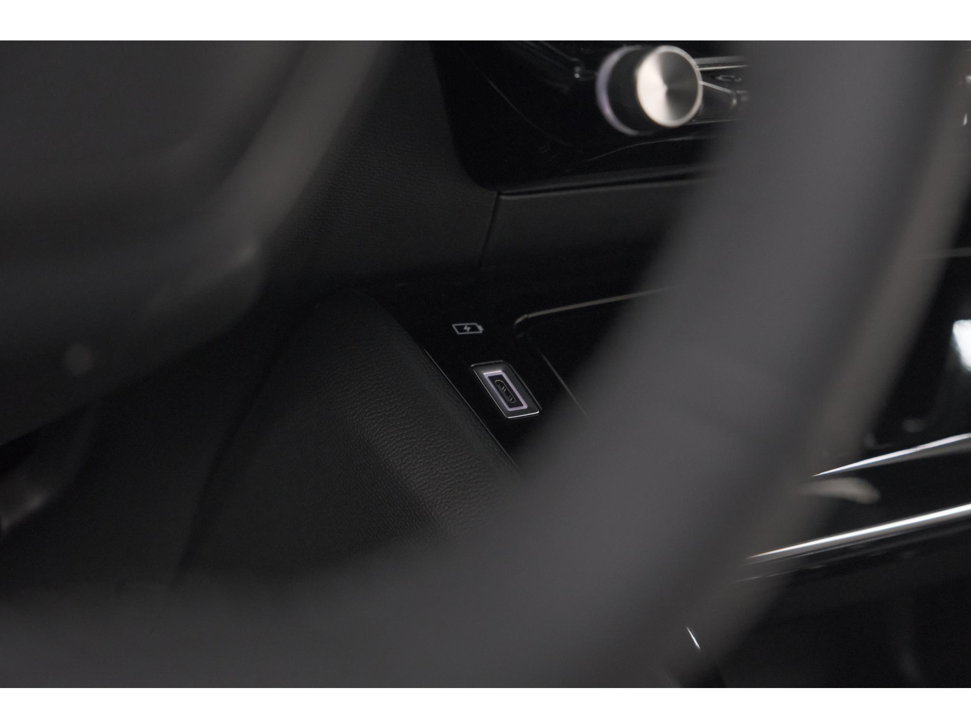 Peugeot 2008 1.2 Hybrid 145 Allure | 360 Camera | Adaptieve Cruise Control | Dodehoekdetectie | Apple Carplay