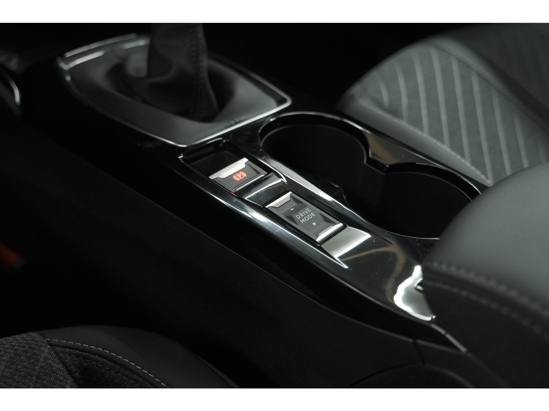 Peugeot 2008 PureTech 100 Allure | 360 Camera | Dodehoekdetectie | Navigatie | Apple Carplay