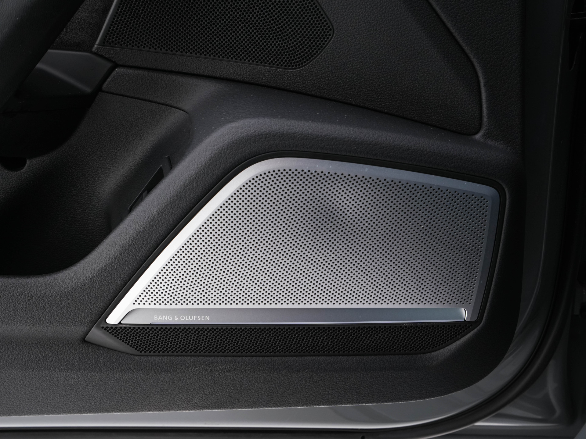 Audi RS6 Avant TFSI Quattro ! FULL-OPTIONS ! (INCL-BTW) Aut. *CERAMIC-BREAKS | VALCONA-LUXURY-LEATHER | HEAD-UP | LASER-LIGHT | BANG&OLUFSEN-ADVANCED | SOFT-CLOSE | ADAPTIVE-CRUISE | BLINDSPOT | TOP-VIEW | MEMORY-PACK | DAB+ | ...