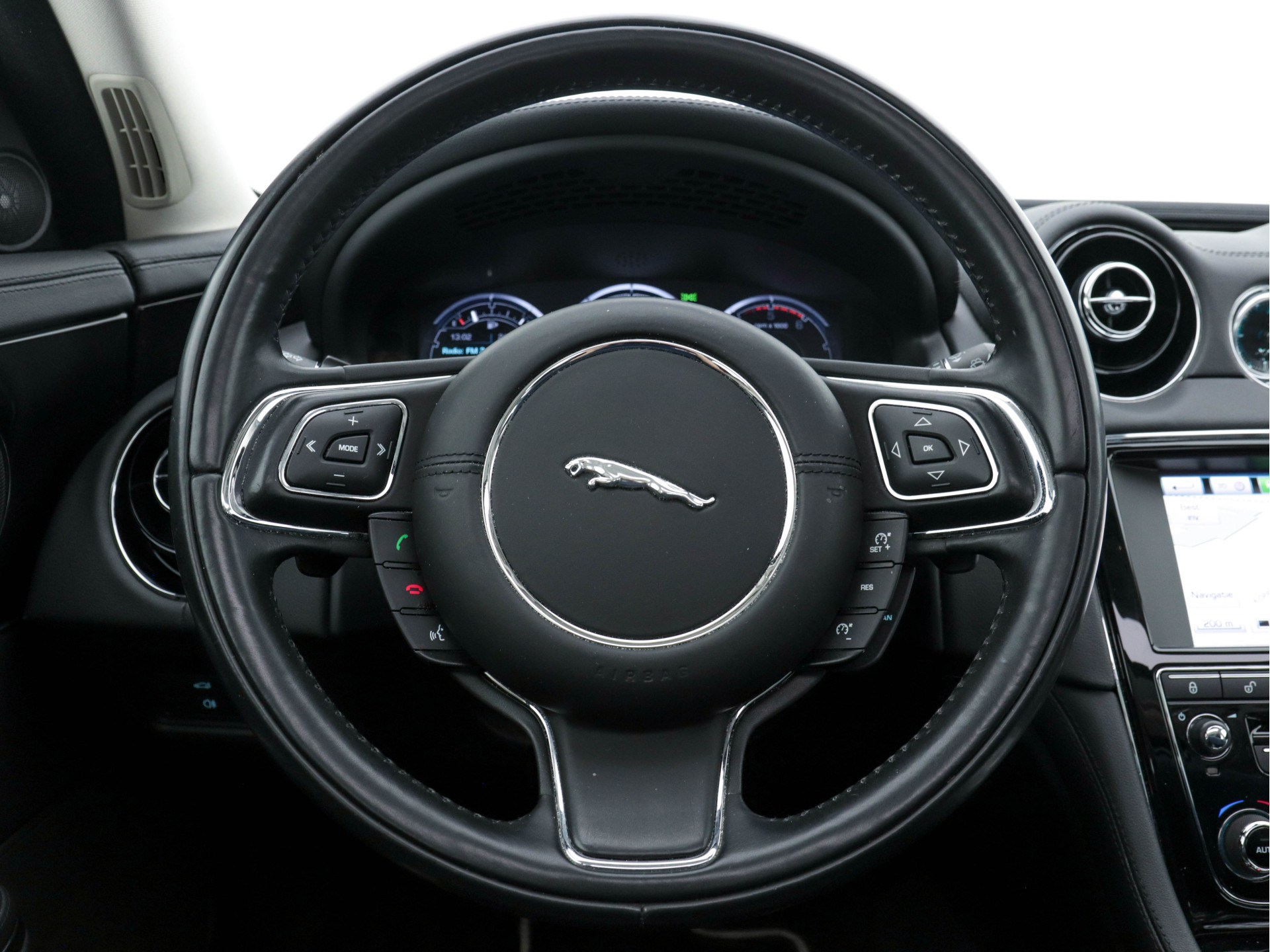 Jaguar XJ 3.0 V6D Portfolio Long (INCL-BTW) Aut. *PANO | LEATHER  | BI-XENON | MERIDIAN-AUDIO | MEMORY-PACK | KEYLESS | CAMERA | ECC | HEATED-COMFORTSEATS | PDC | NAVI-FULLMAP | SHIFT-PADDLES | CRUISE | 19"ALU*