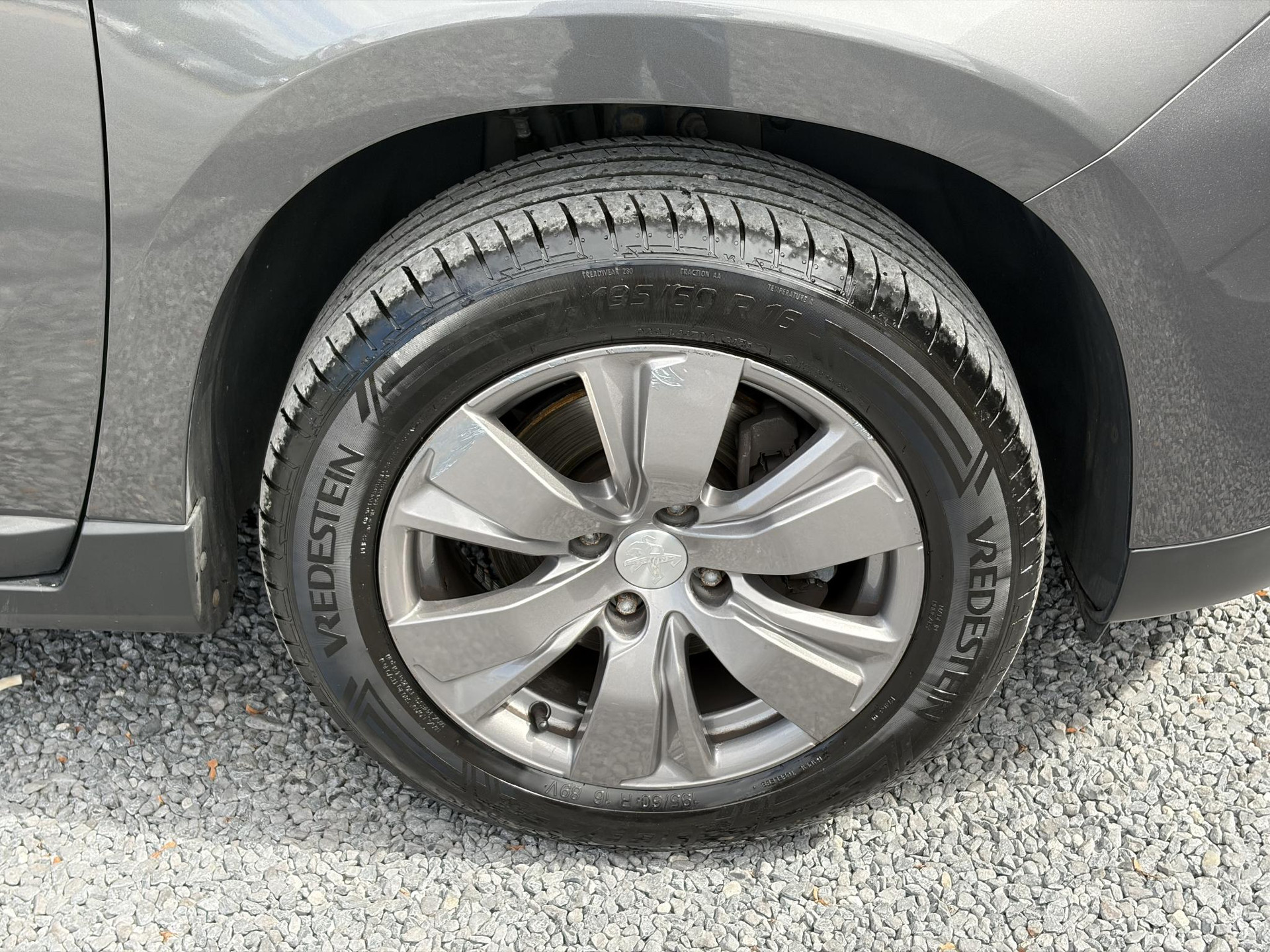 Peugeot 2008 1.2 PureTech Blue Lion D-riem vv in 2024 l Pano l Navi l 110pk l Trekhaak l Carplay l Airco l Cruise l Pdc l Recent beurt gehad l N.A.P l Apk tot 01-2027