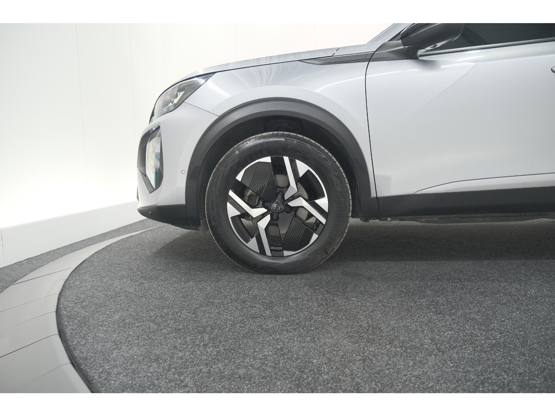 Peugeot 2008 Hybrid 136 e-DCS6 Allure | 360 Camera | Adaptieve Cruise Control | Dodehoekdetectie | Navigatie