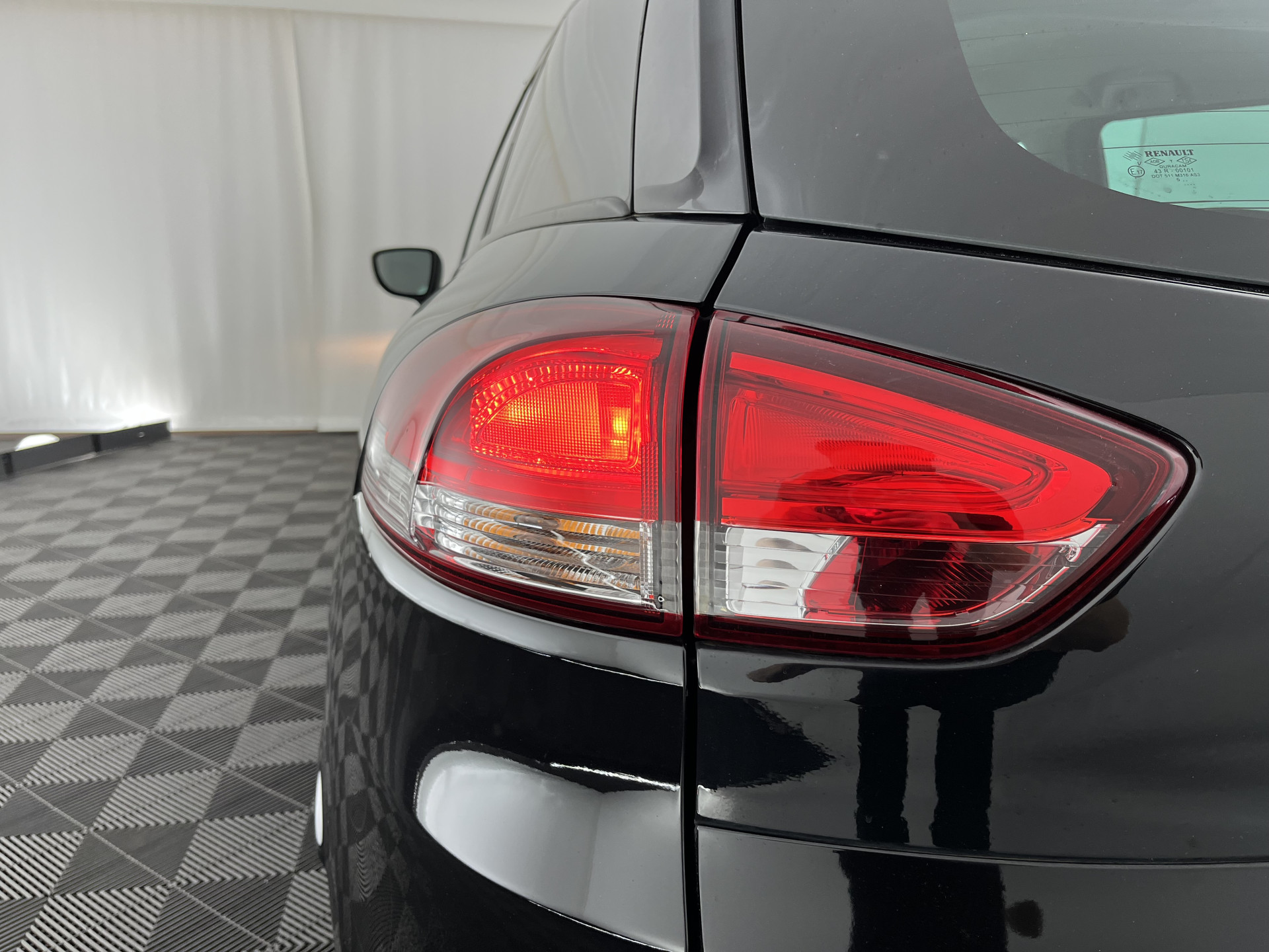 Renault Clio Estate 1.5 dCi ECO Dynamique *NAVI-FULLMAP | AIRCO | CRUISE | KEYLESS | COMFORTSEATS | BASS-REFLEX-AUDIO | PRIVACYGLASS | 16"ALU*