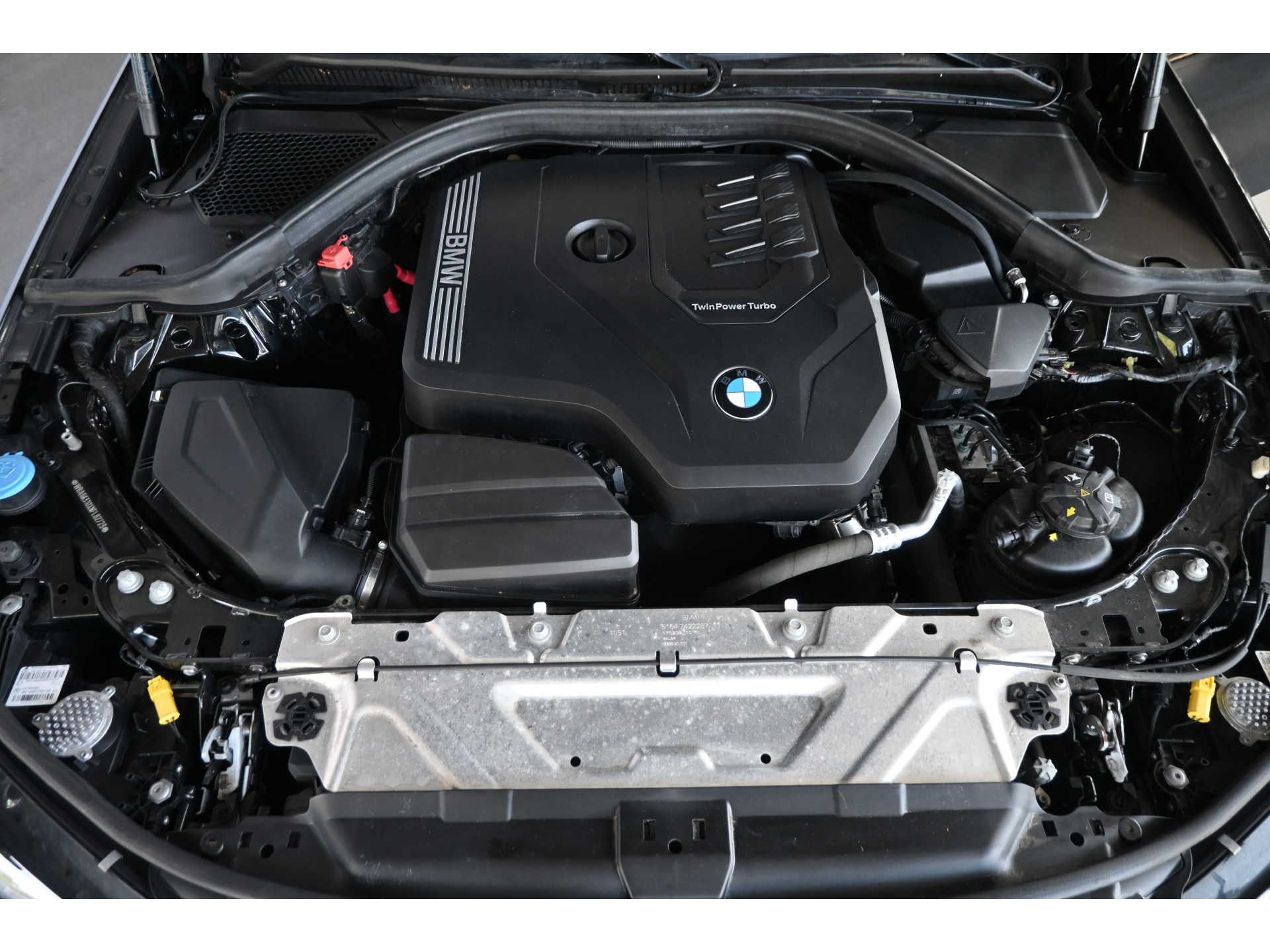BMW 3-serie Touring 320i Automaat Business Edition Plus M-Pakket Navigatie LED Panoramadak Goed Onderhouden! Inruil Mogelijk!