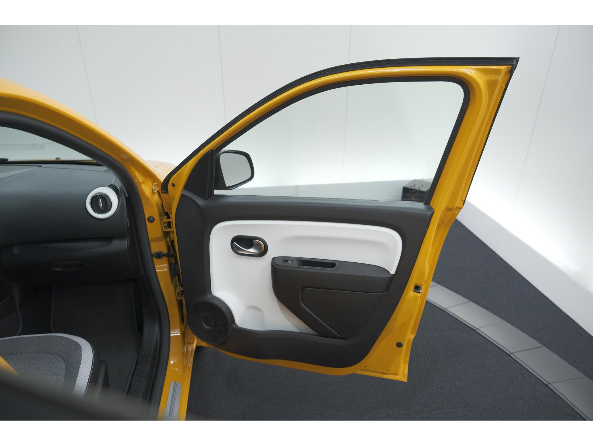 Renault Twingo Z.E. R80 Collection | Lage Kilometerstand | Apple Carplay | Climate Control