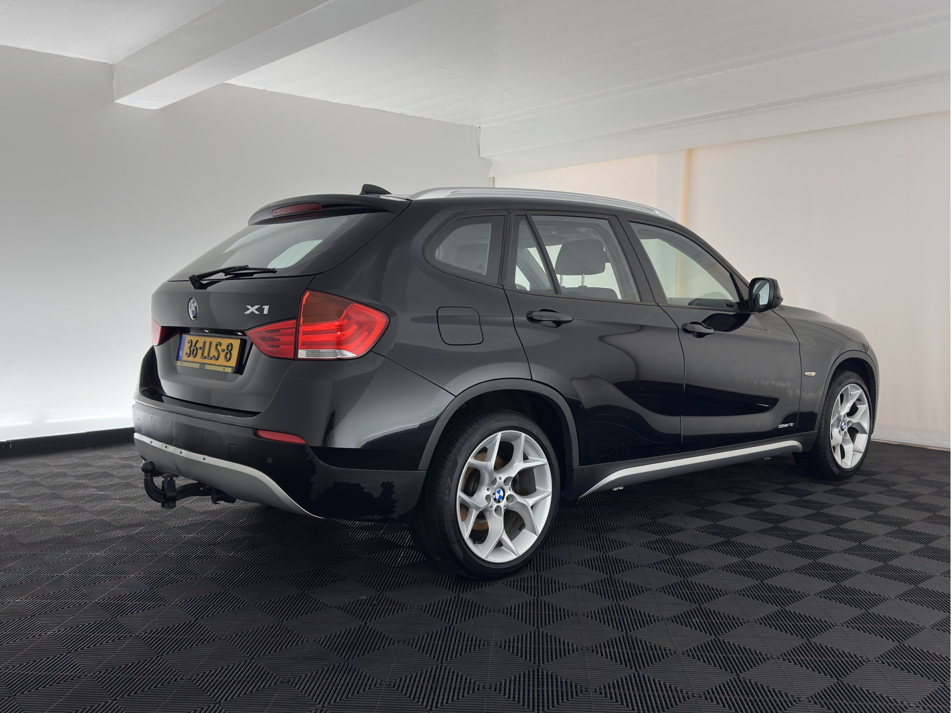 BMW X1 sDrive18i X-Line Executive *NAVI-FULLMAP | COMFORT-SEATS | ECC | PDC | CRUISE | TOWBAR | 18''ALU*