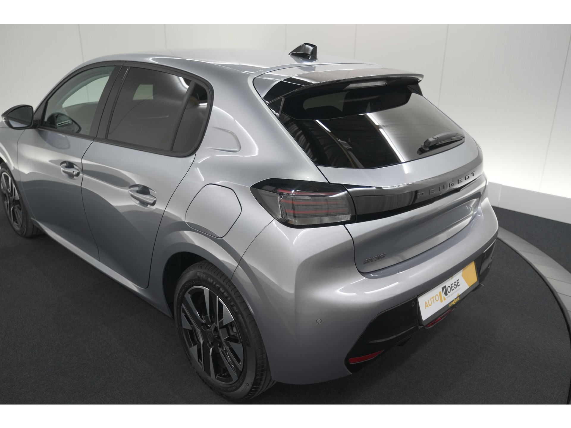 Peugeot 208 PureTech 100 Allure | Apple Carplay | Parkeersensoren | Climate Control