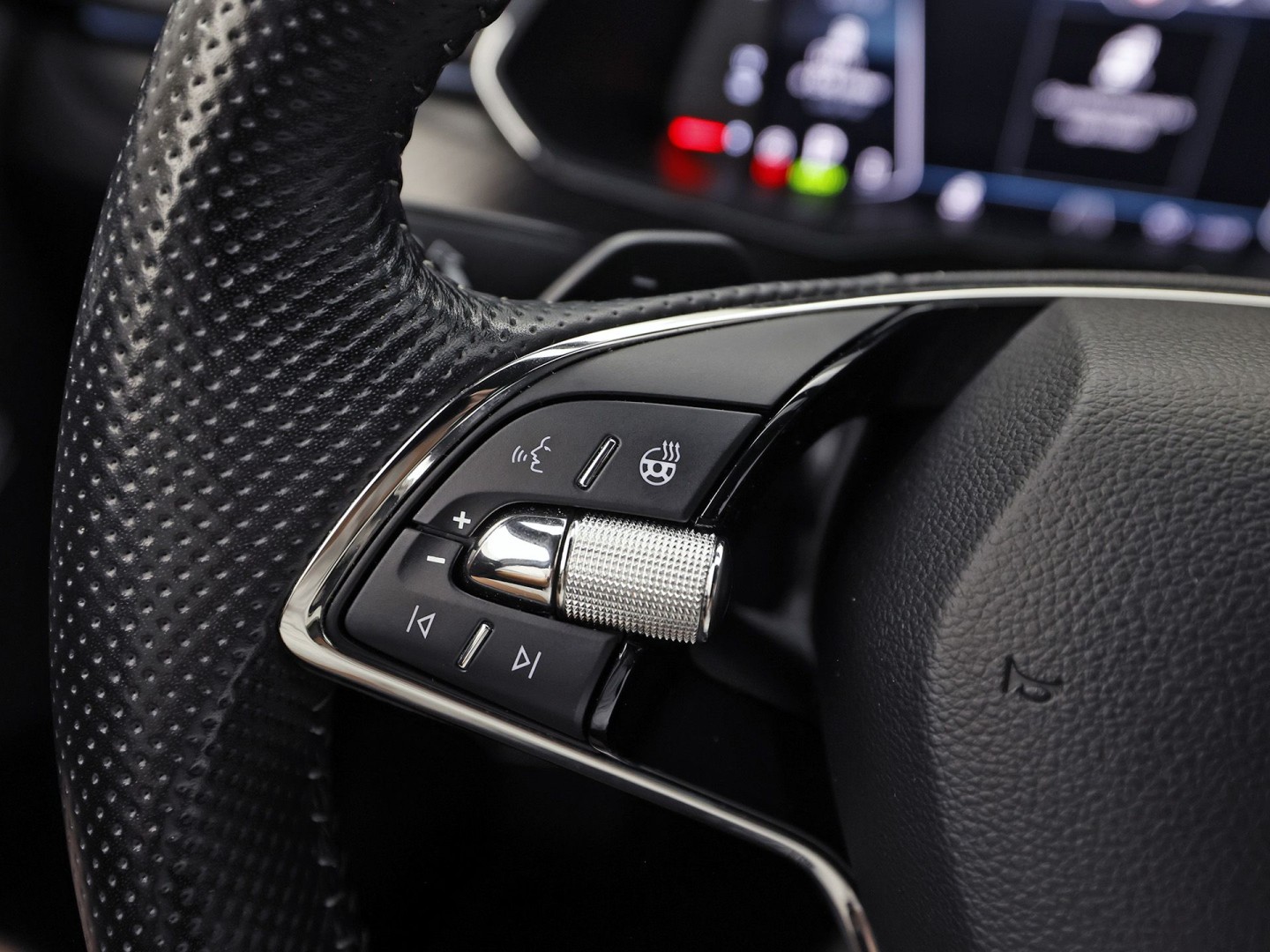 ŠKODA Superb Combi 1.4 TSI iV Sportline 218Pk Automaat (VIRTUAL COCKPIT, SOH 90,5%, APPLE CARPLAY, MEMORY SEATS, STOELVERWARMING ACHTER, GETINT GLAS, ADAPTIVE CRUISE, SFEERVERLICHTING, NIEUWE APK, NIEUWSTAAT)