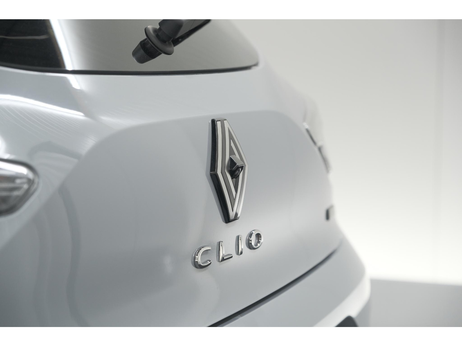 Renault Clio 1.6 E-Tech Full Hybrid 145 techno | 360 Camera | Adaptieve Cruise Control | Dodehoekdetectie | 9.3 Inch Groot Scherm