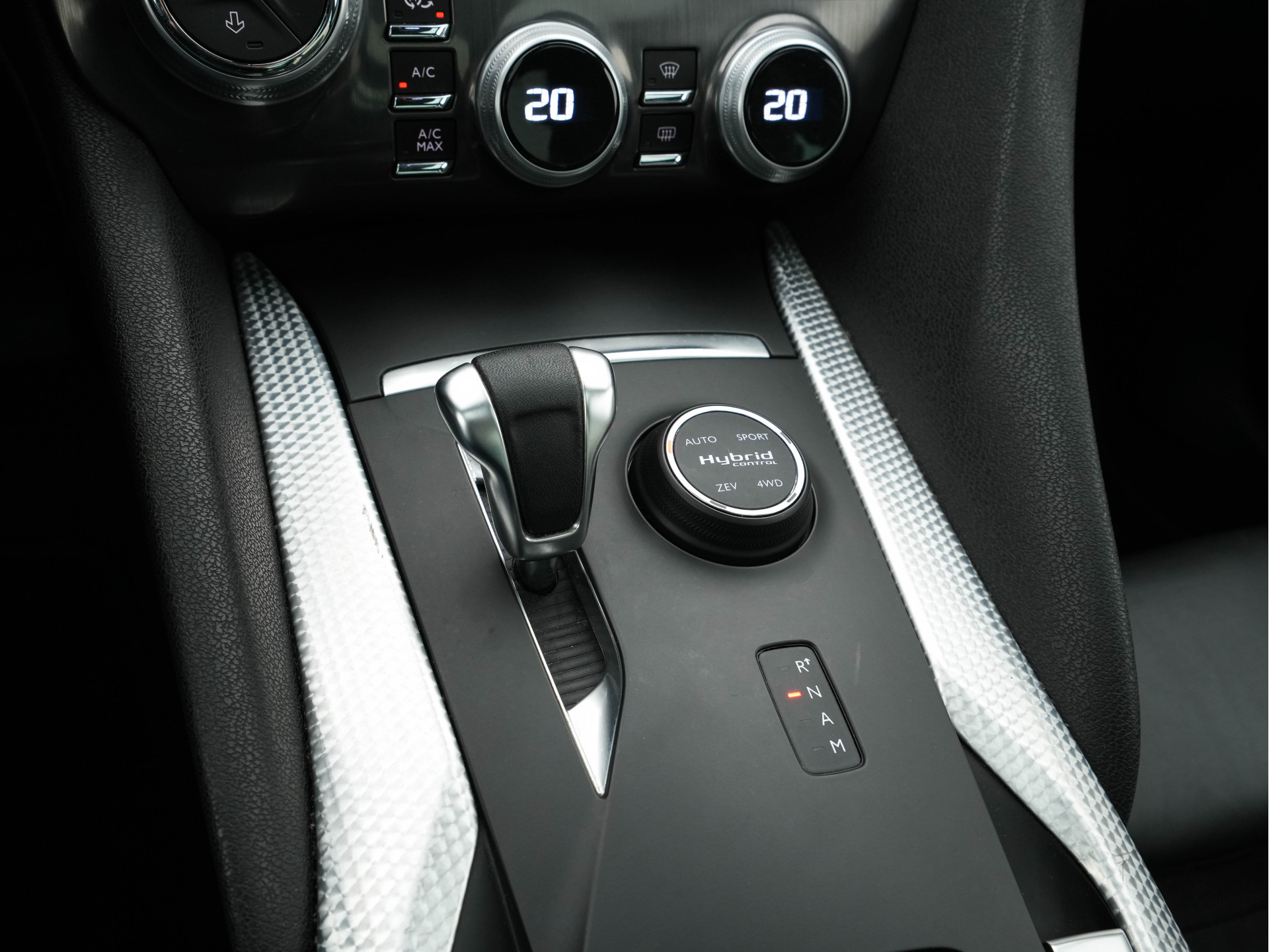 Citroën DS5 2.0 Hybrid4 Business Executive Aut. *PANO | TWO-TONE-LEATHER | MEMORY-PACK | NAVI-FULLMAP | XENON | KEYLESS | CAMERA | HEAD-UP | MASSAGE-SEAT | CRUISE | SPORT-SEATS | 17"ALU*