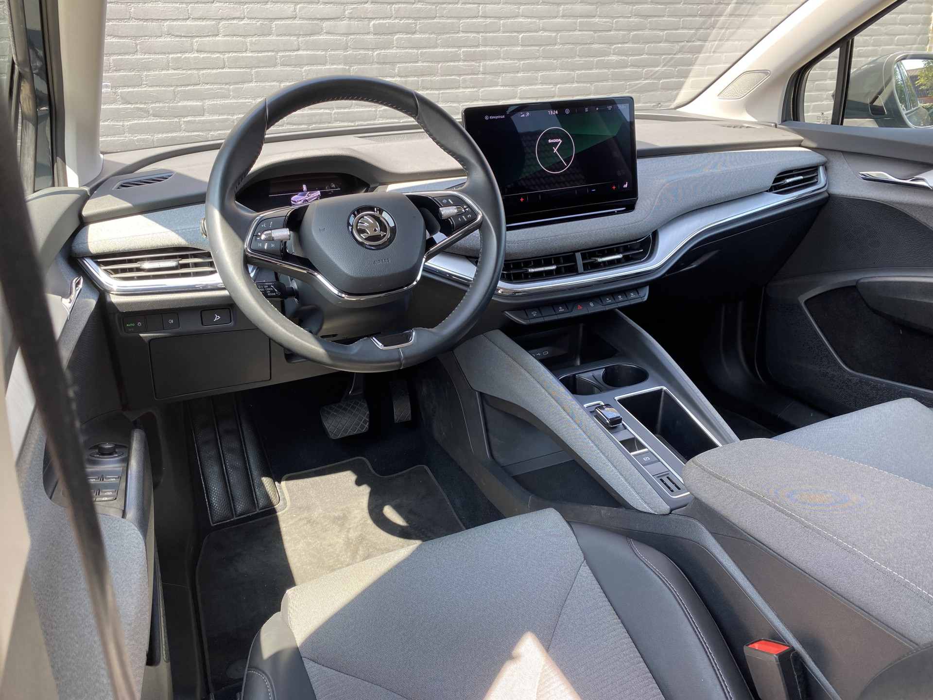 ŠKODA Enyaq iV 60 | 1e eigenaar | dealer onderhouden | navigatie | trekhaak | camera | stoelverwarming | apple carplay
