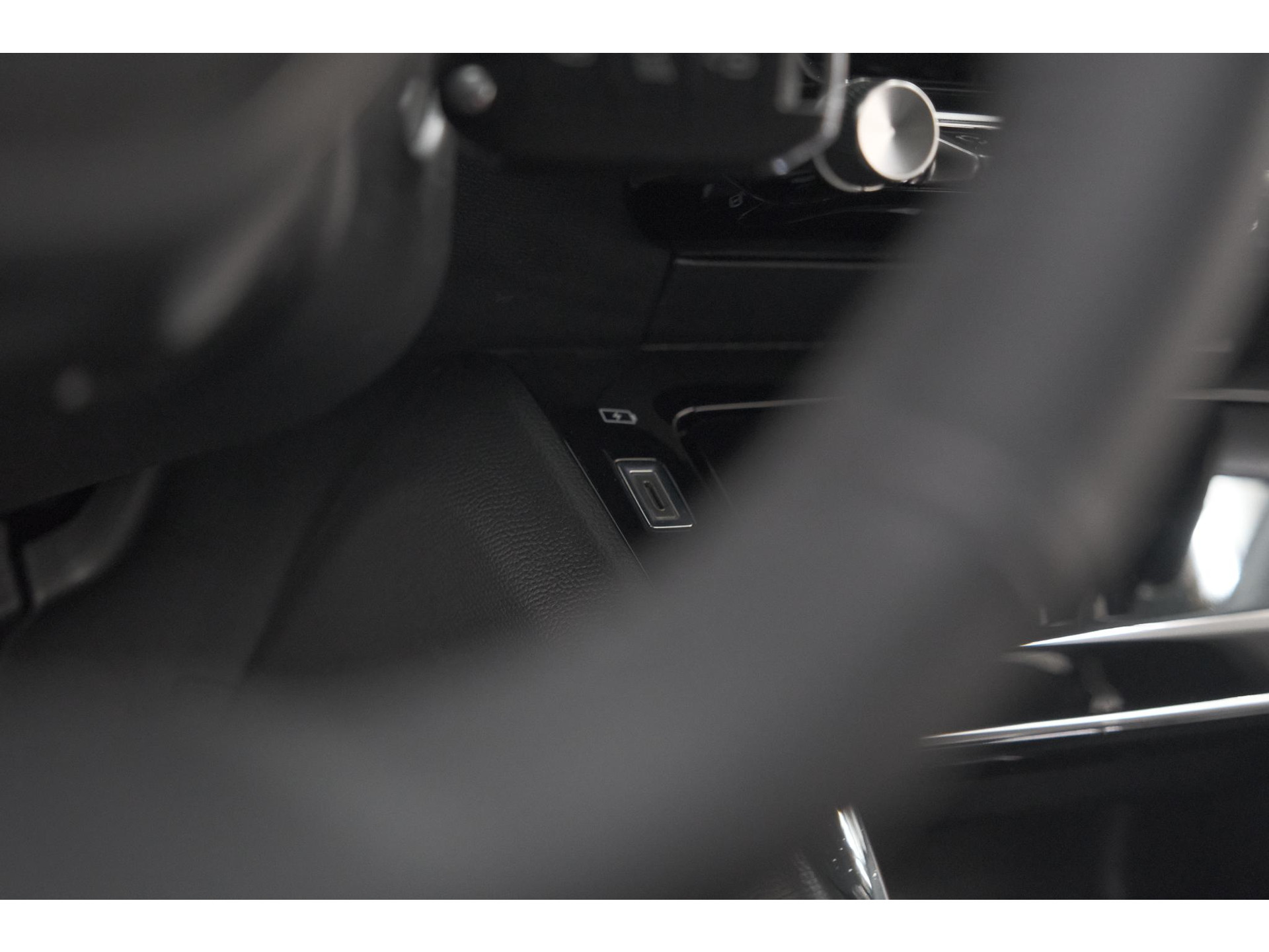 Peugeot 208 PureTech 100 Allure | Parkeersensoren | Navigatie | Apple Carplay