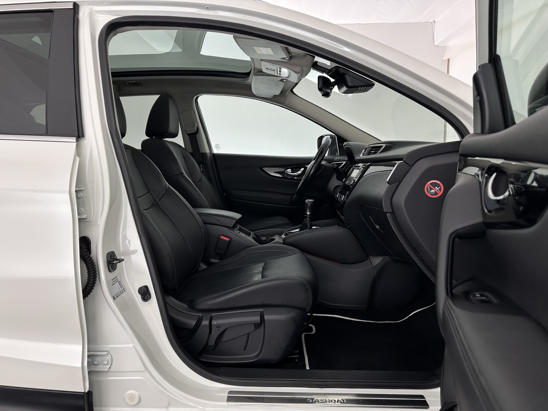 Nissan Qashqai 1.2 Tekna *PANO | FULL-LEATHER | TOP-VIEW | BLIND-SPOT | NAVI-FULLMAP | HEATED-COMFORTSEATS | KEYLESS | DAB+ | PRIVACY-GLASS | 19''ALU | TOWBAR*