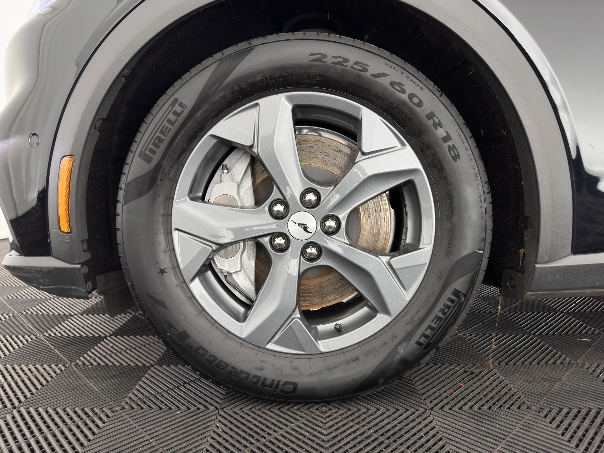 Ford Mustang Mach-E RWD 75 kWh (3-Fase) (INCL-BTW) Aut. *LEATHER | FULL-LED | DAB | DIGI-COCKPIT | KEYLESS | NAVI-FULLMAP | CARPLAY | HEATED-COMFORTSEATS | TOPVIEW | ADAPTIVE-CRUISE | PRIVACY-GLASS | 18'' ALU*