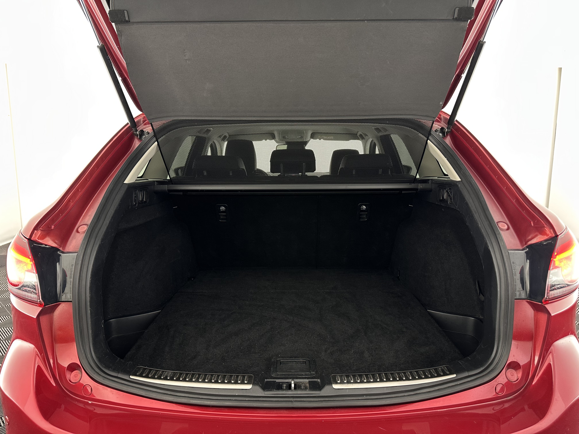 Mazda 6 Sportbreak 2.2D SkyActiv-D 150 Skylease GT *LEATHER | FULL-LED | MEMORY-PACK | HEATED-SPORTSEATS | BLINDSPOT | KEYLESS | DAB+ | NAVI-FULLMAP | ECC | PDC | CRUISE | PRIVACYGLASS |  17''ALU*