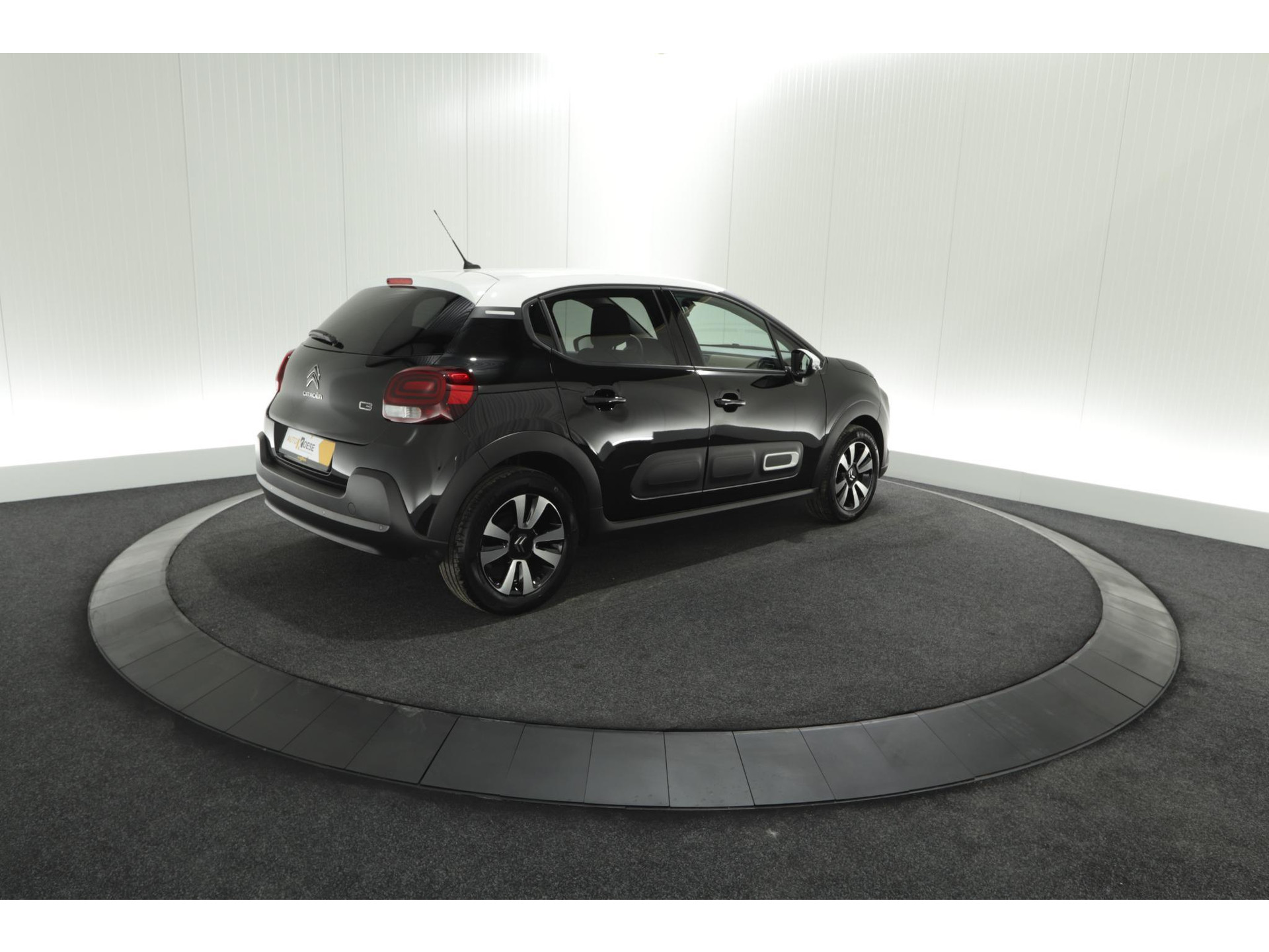 Citroen C3 PureTech 82 Feel Edition | Apple Carplay | Parkeersensoren | Navigatie | Climate Control | 16 Inch Velgen
