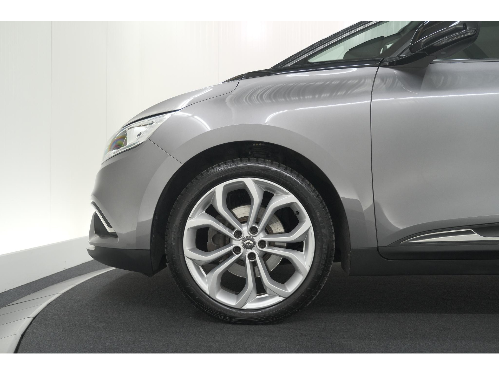 Renault Grand Scénic 1.3 Intens TCe 140 EDC | 7 Zitplaatsen | Apple Carplay | Camera | Parkeersensoren voor + achter