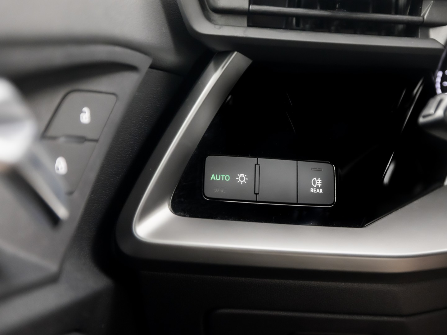 Audi A3 Sportback 30 TFSI Sport (APPLE CARPLAY, GROOT NAVI, CAMERA, ELEK STOEL, ADAPTIVE CRUISE, STOELVERWARMING, SPORTSTOELEN, GETINT GLAS, KEYLESS START, NIEUWSTAAT)