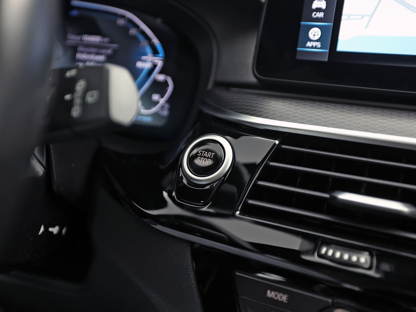 BMW 5 Serie 530e M Sport High Executive 293Pk (PANORAMADAK, M PAKKET, LASER LED, HEAD-UP DISPLAY, 360 CAMERA, MEMORY SEATS, HARMAN/KARDON, TREKHAAK ELEKTRISCH, STOELVERWARMING ACHTER, DISPLAY KEY, NIEUWSTAAT)