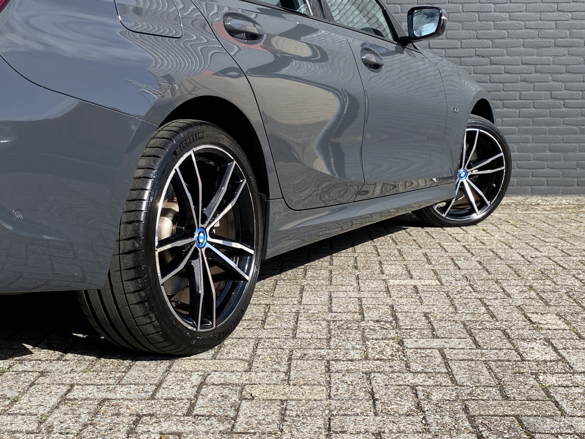 BMW 3-serie 330e High Executive M-Sport | 1e eigenaar | dealer onderh. | schuifdak | leder sportstoelen | camera | BTW auto