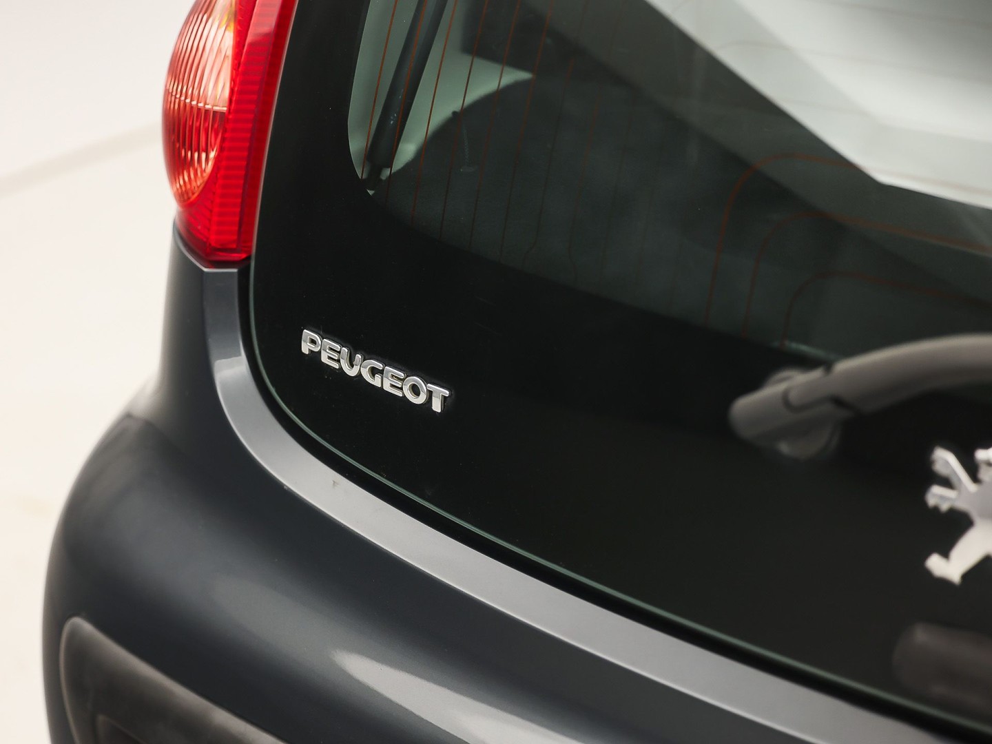 Peugeot 107 1.0-12V Sport (5 DEURS, AIRCO, TOERENTELLER, SPORTSTOELEN, RADIO, ELEK RAMEN, NIEUWE APK, NIEUWSTAAT)