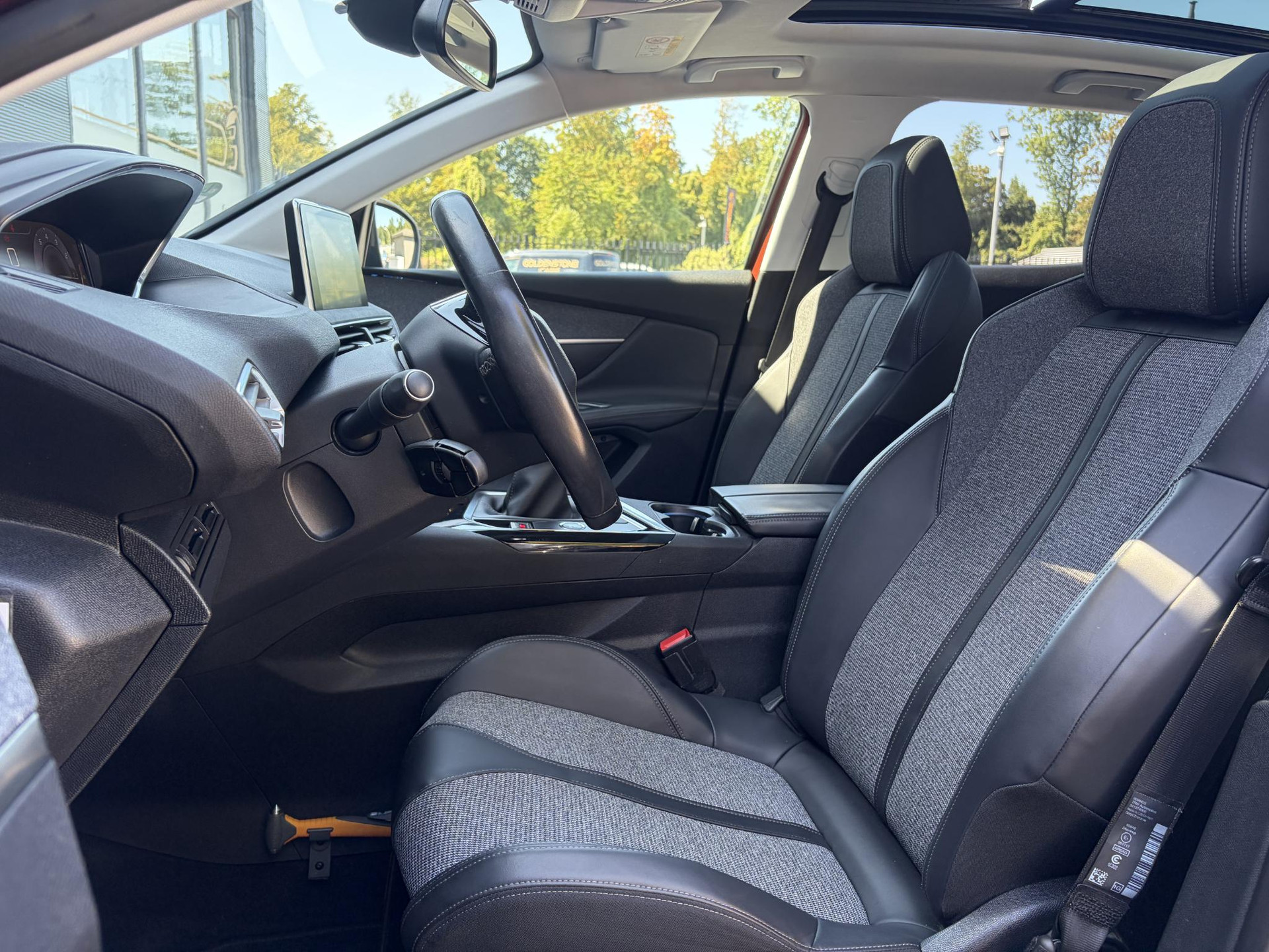 Peugeot 3008 1.2 PureTech Allure Distributieriem vv in 2025 l Pano l 360° Camera l Carplay l Dealer Onderhouden l Navi l Halfleder l Pdc l Keyless l 131pk l 6 Bak l Apk tot 12-2026